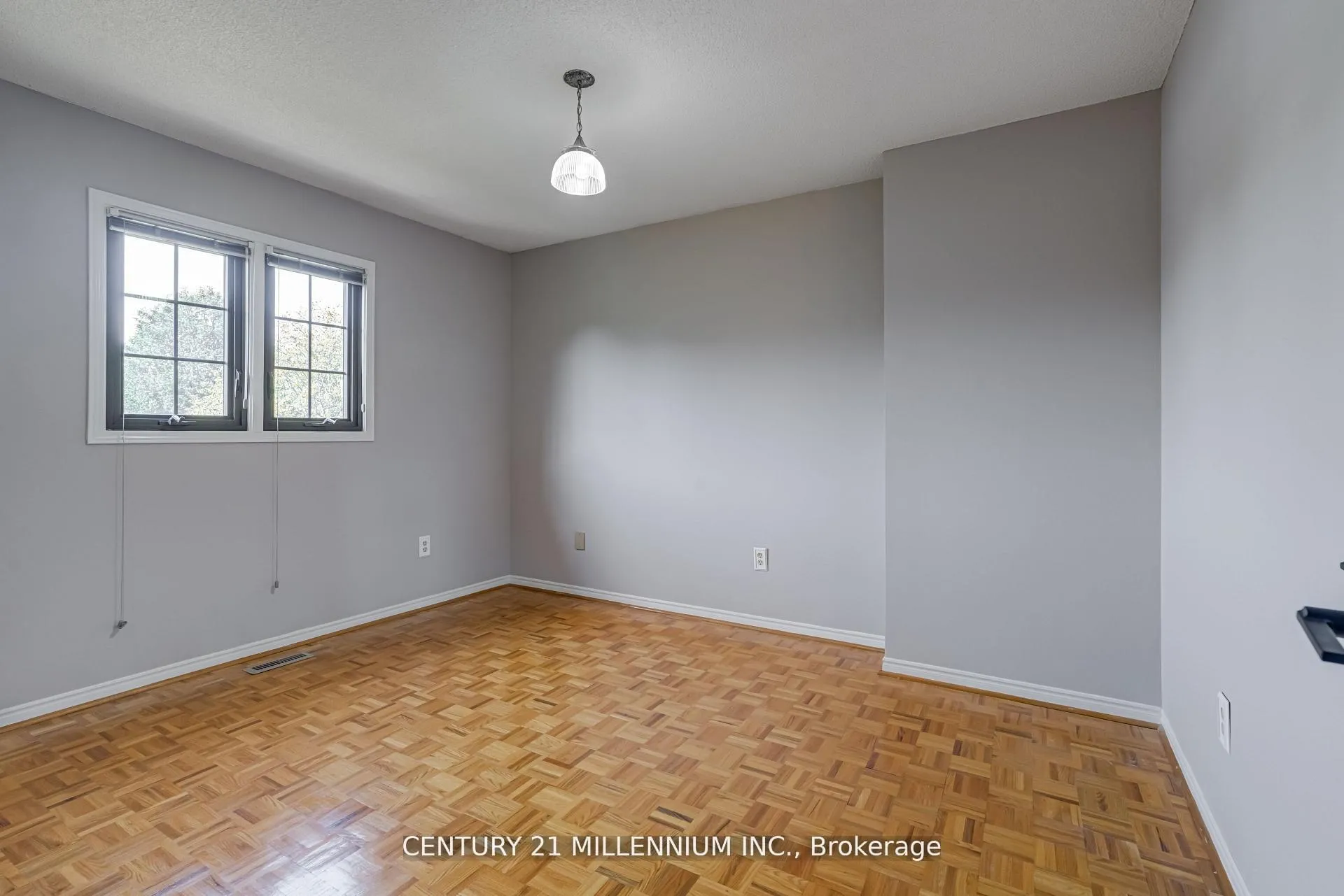 Photo 20 of 10 Phelps Drive, Brampton, Northwood Park — HOMEH