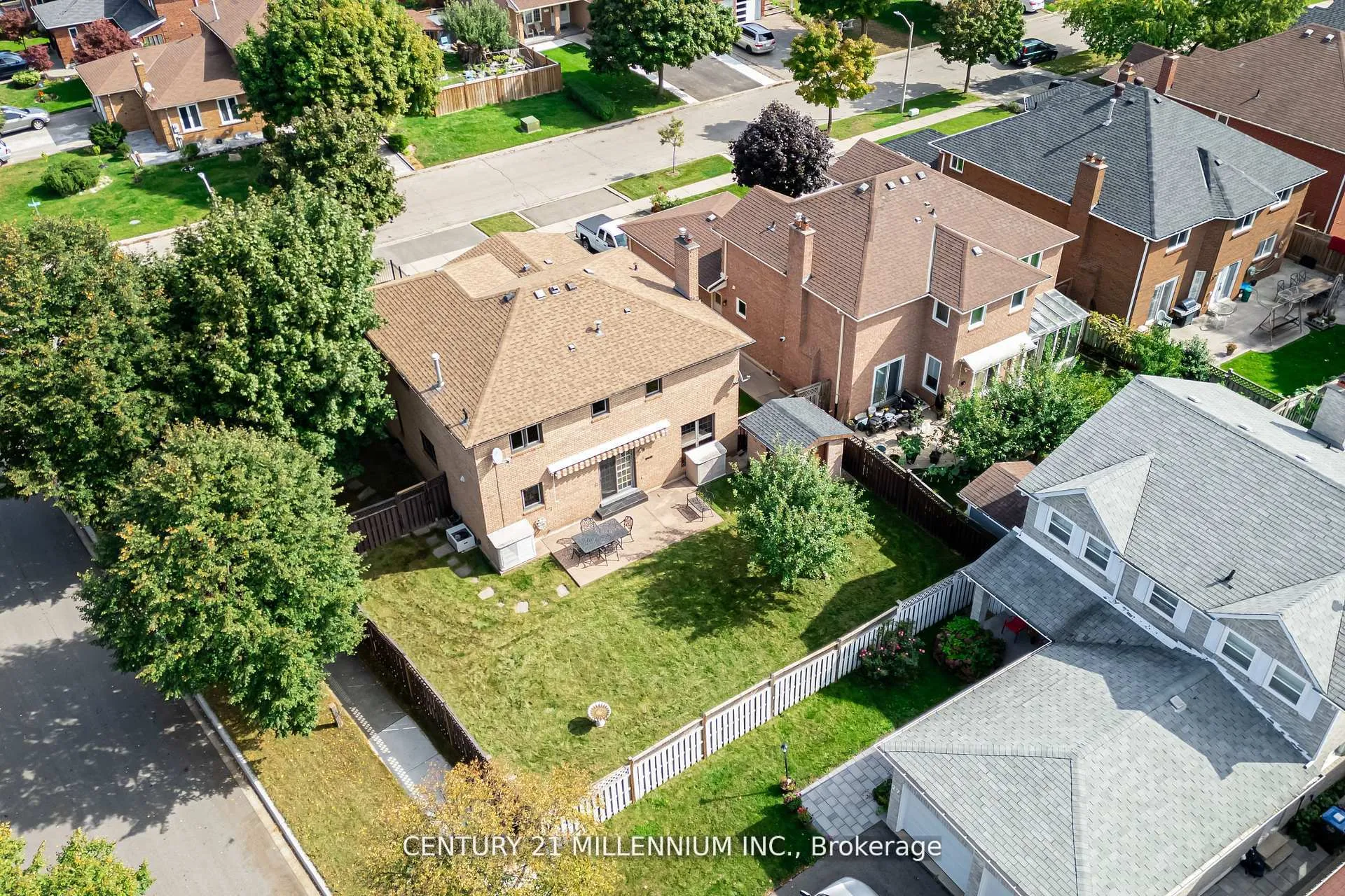 Photo 33 of 10 Phelps Drive, Brampton, Northwood Park — HOMEH
