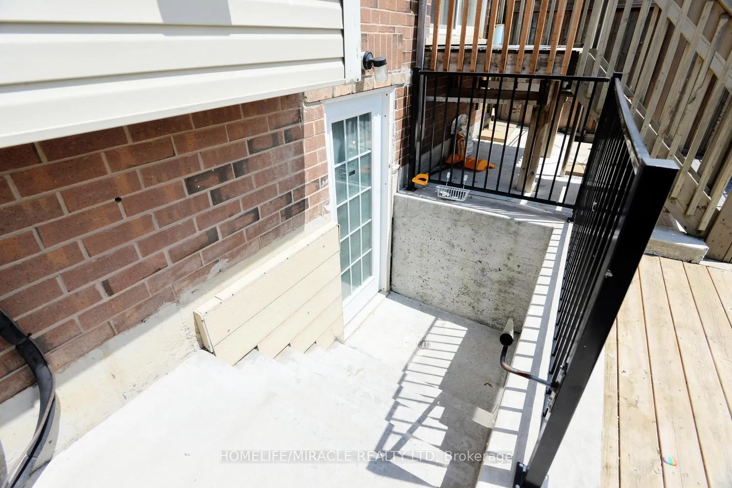 Photo 34 of 8 Robert Parkinson Drive, Brampton, Northwest Brampton — HOMEH