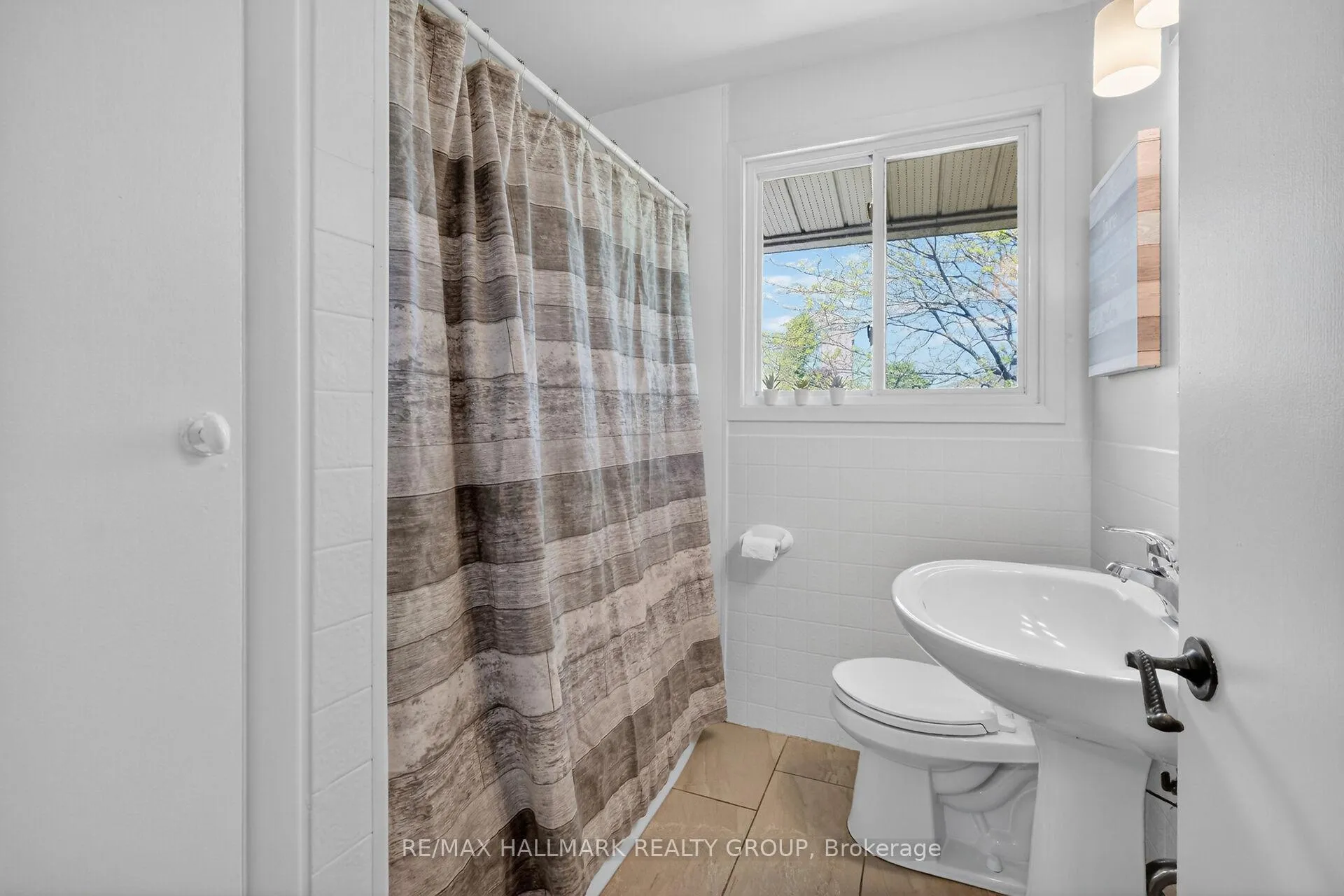 Photo 31 of 1286 Bonnie Crescent, Ottawa, Copeland Park — HOMEH
