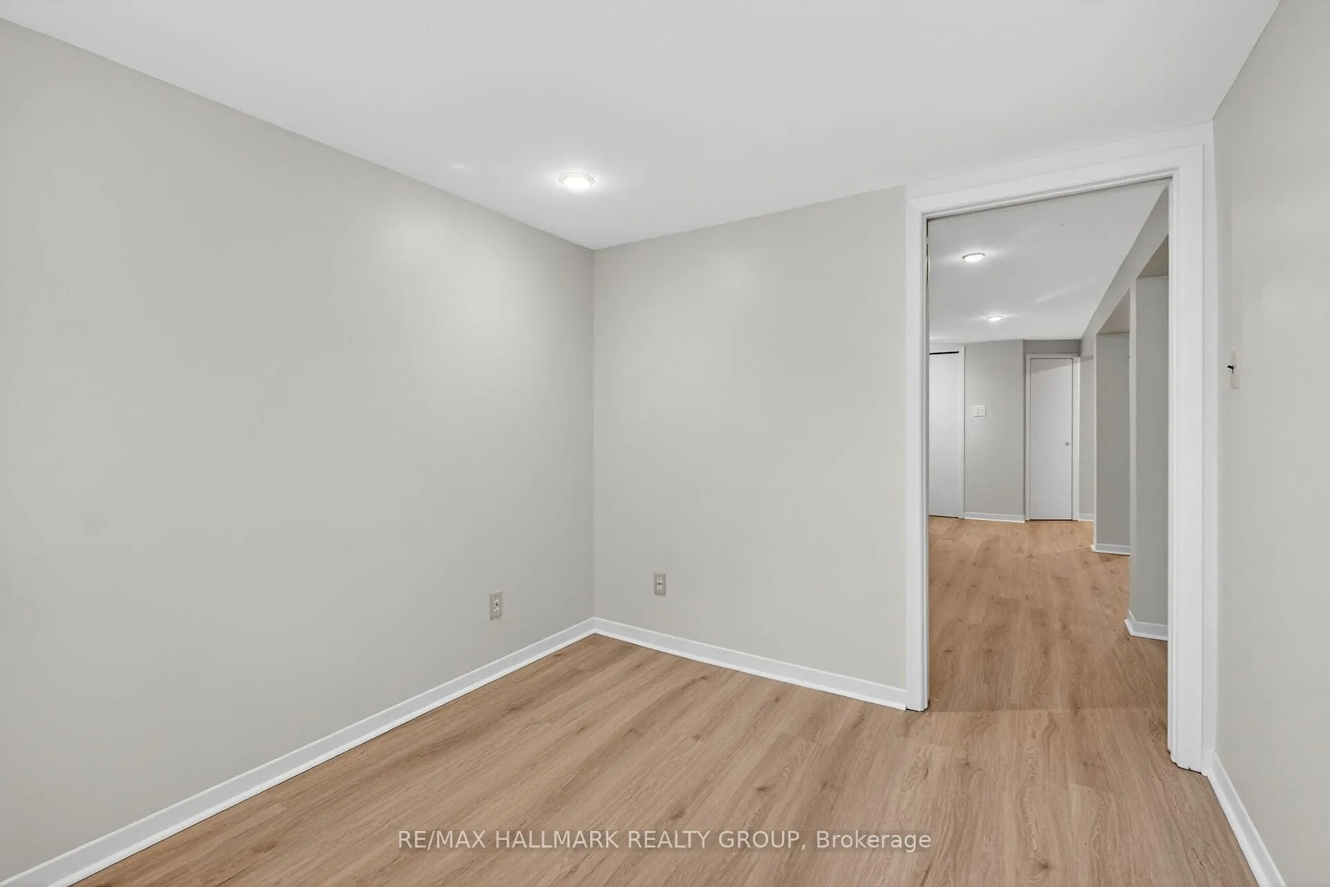 Photo 39 of 1286 Bonnie Crescent, Ottawa, Copeland Park — HOMEH