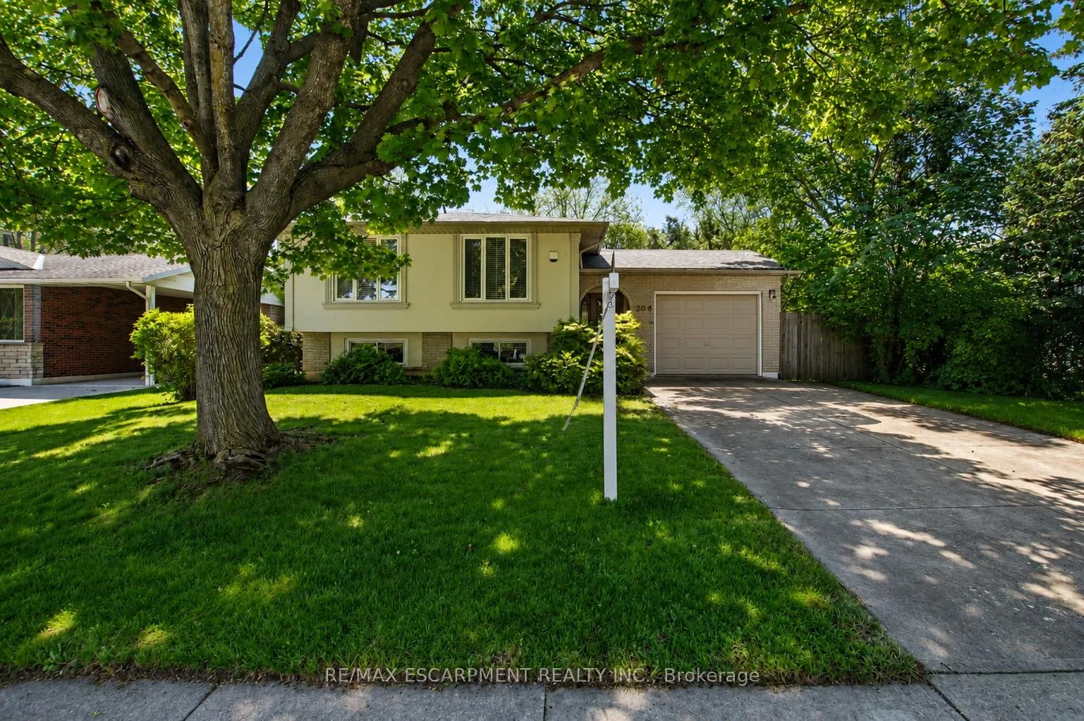 Photo 2 of 304 St Andrews Drive, Hamilton, Vincent — HOMEH