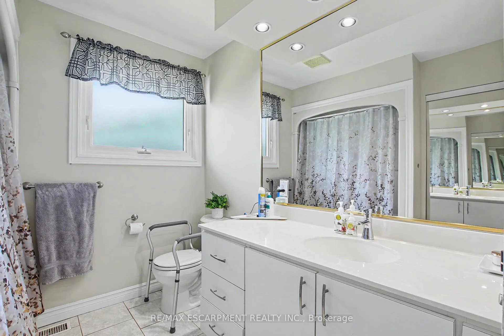 Photo 14 of 304 St Andrews Drive, Hamilton, Vincent — HOMEH