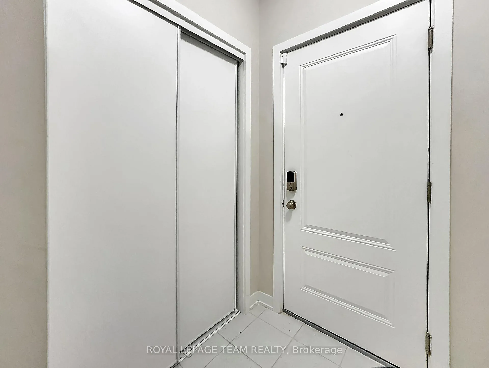 Photo 3 of 218 Lillian Freiman Private, Ottawa, Barrhaven - Half Moon Bay — HOMEH