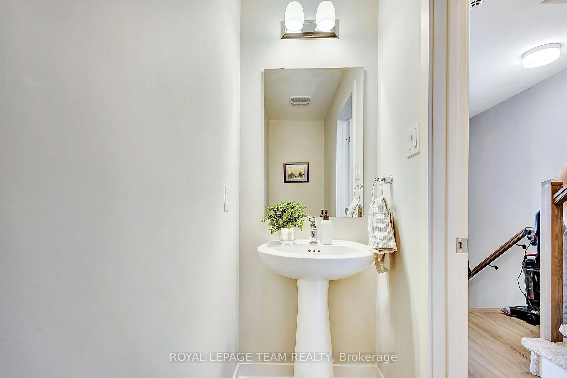 Photo 4 of 218 Lillian Freiman Private, Ottawa, Barrhaven - Half Moon Bay — HOMEH