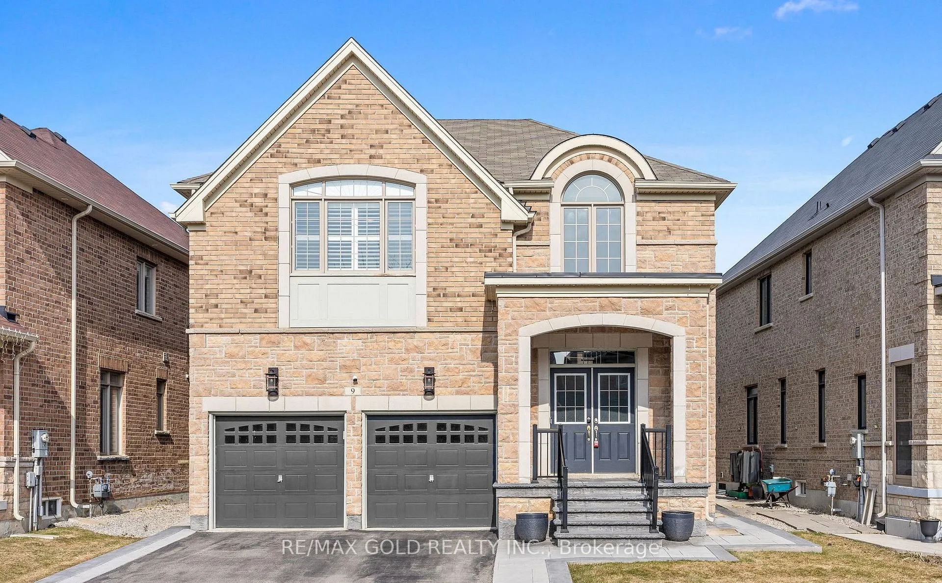 Photo 1 of 9 Fringetree Road, Brampton, Sandringham-Wellington North — HOMEH