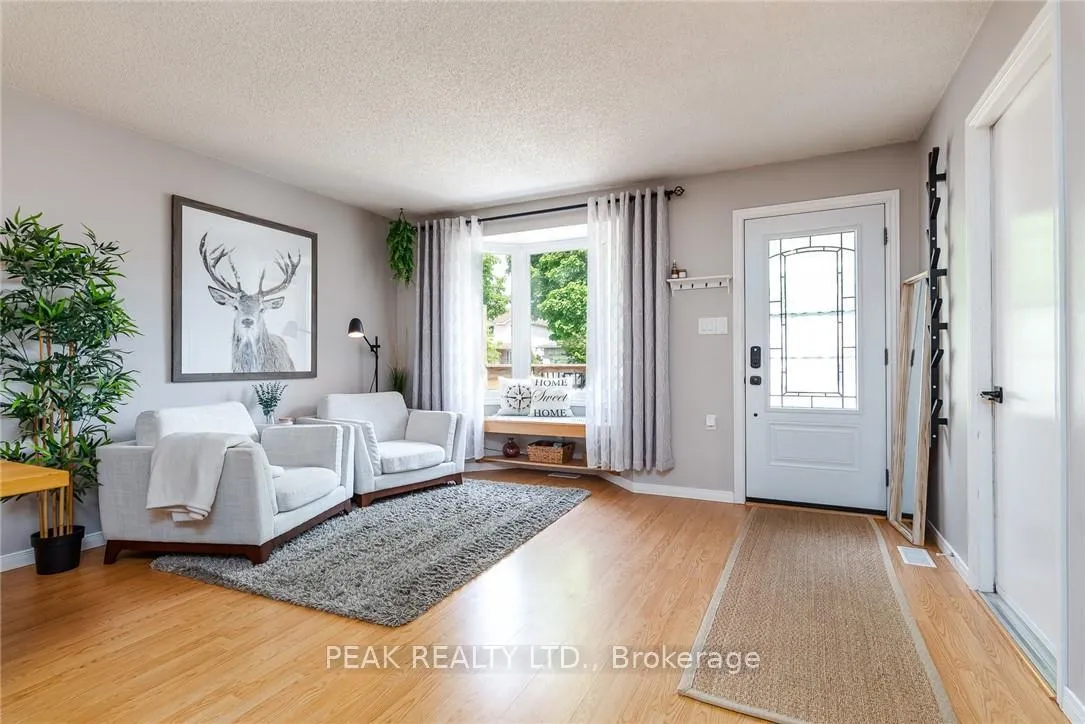 Photo 4 of 11 Wendy Crescent, Kitchener — HOMEH