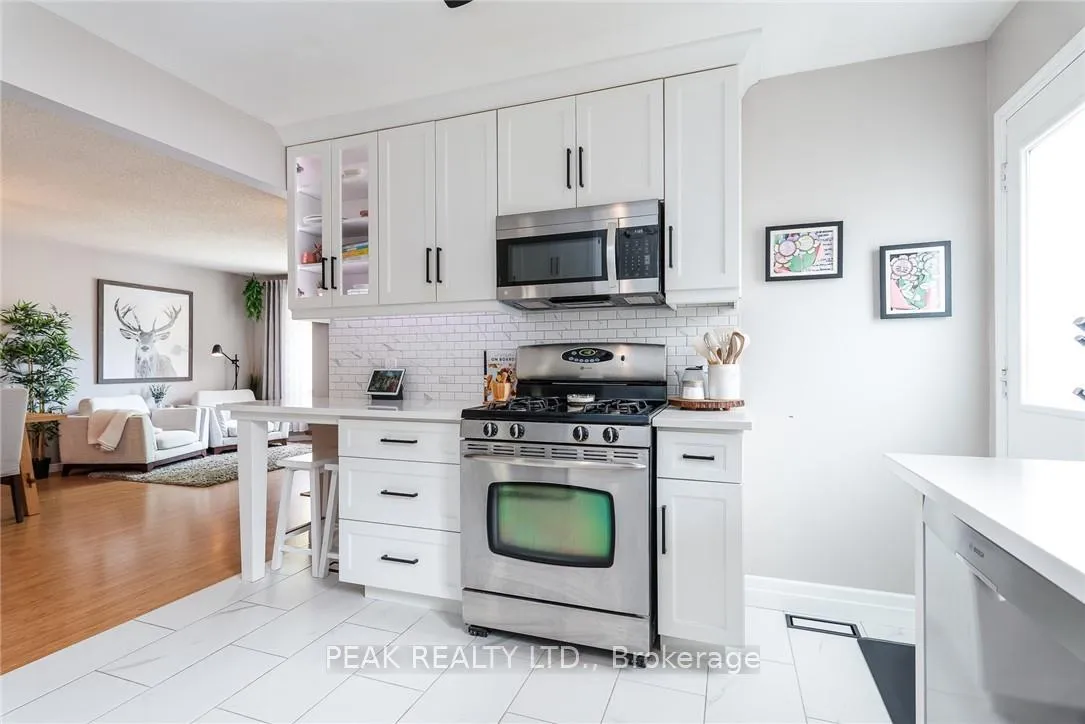 Photo 10 of 11 Wendy Crescent, Kitchener — HOMEH