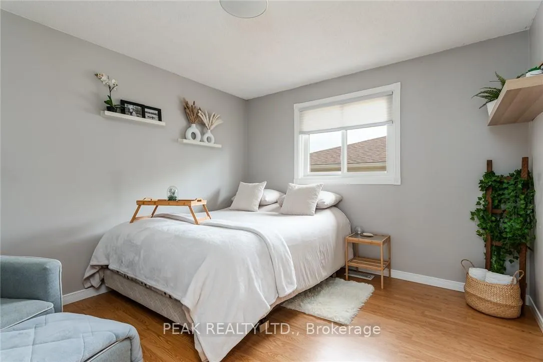 Photo 19 of 11 Wendy Crescent, Kitchener — HOMEH