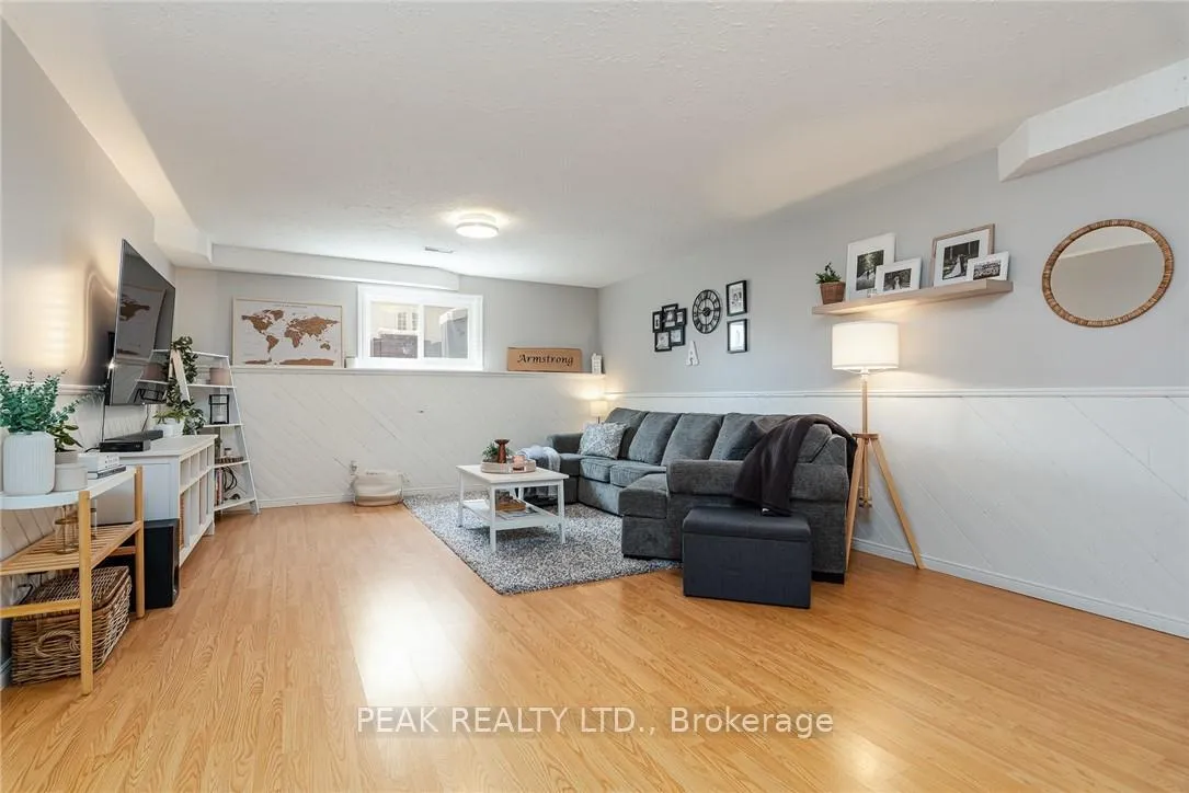 Photo 21 of 11 Wendy Crescent, Kitchener — HOMEH