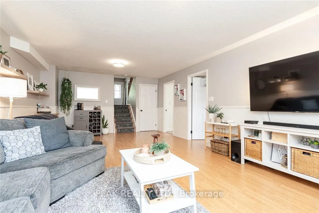 Photo 23 of 11 Wendy Crescent, Kitchener — HOMEH