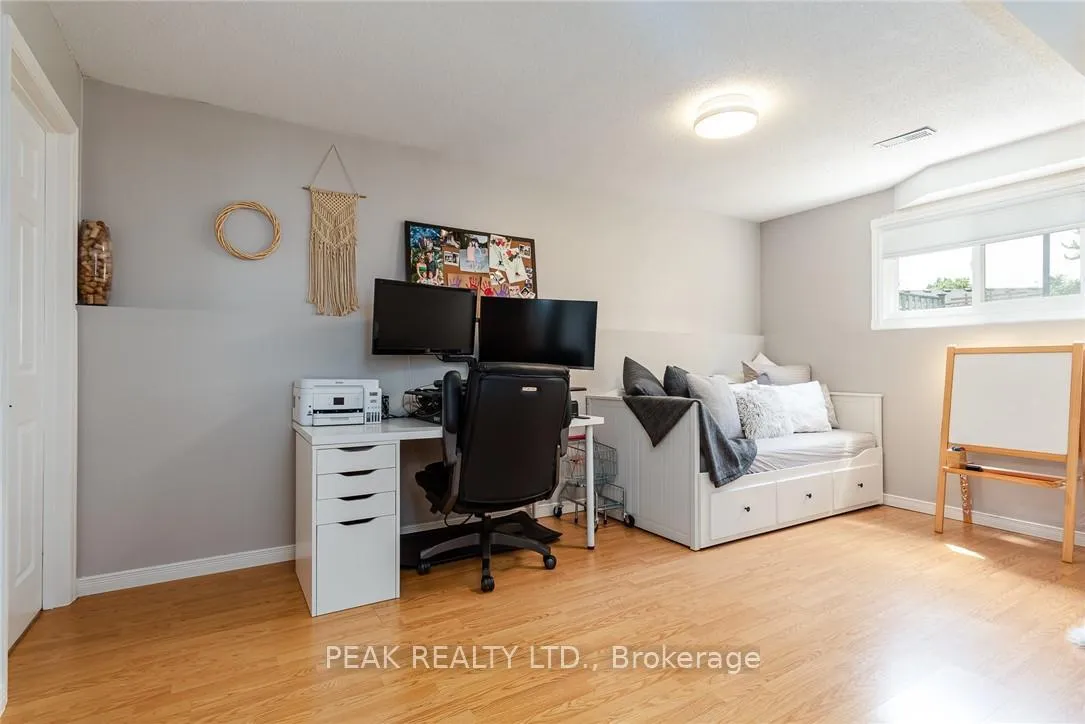 Photo 24 of 11 Wendy Crescent, Kitchener — HOMEH