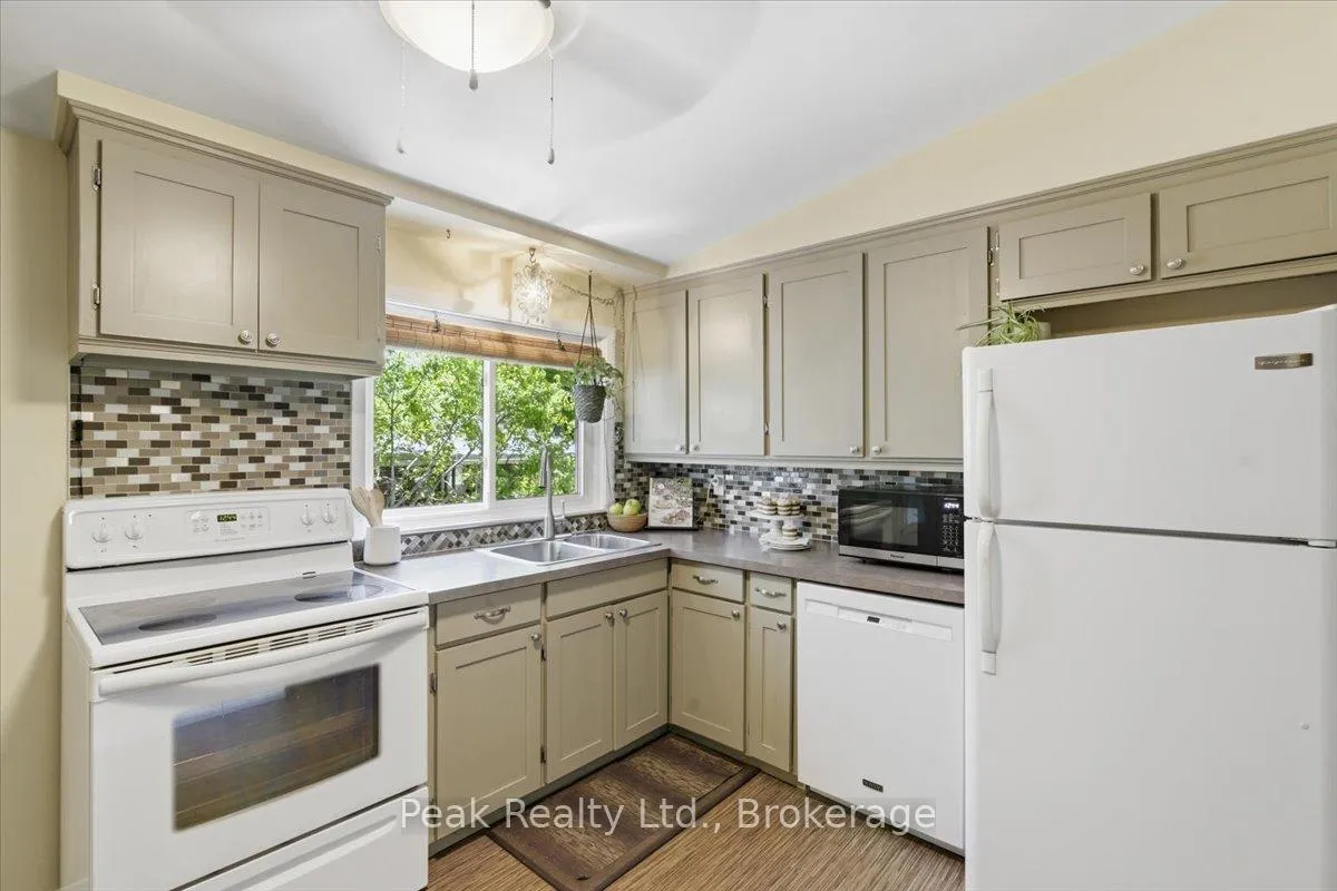 Photo 14 of 1344 Royal Drive, Peterborough, Northcrest Ward 5 — HOMEH