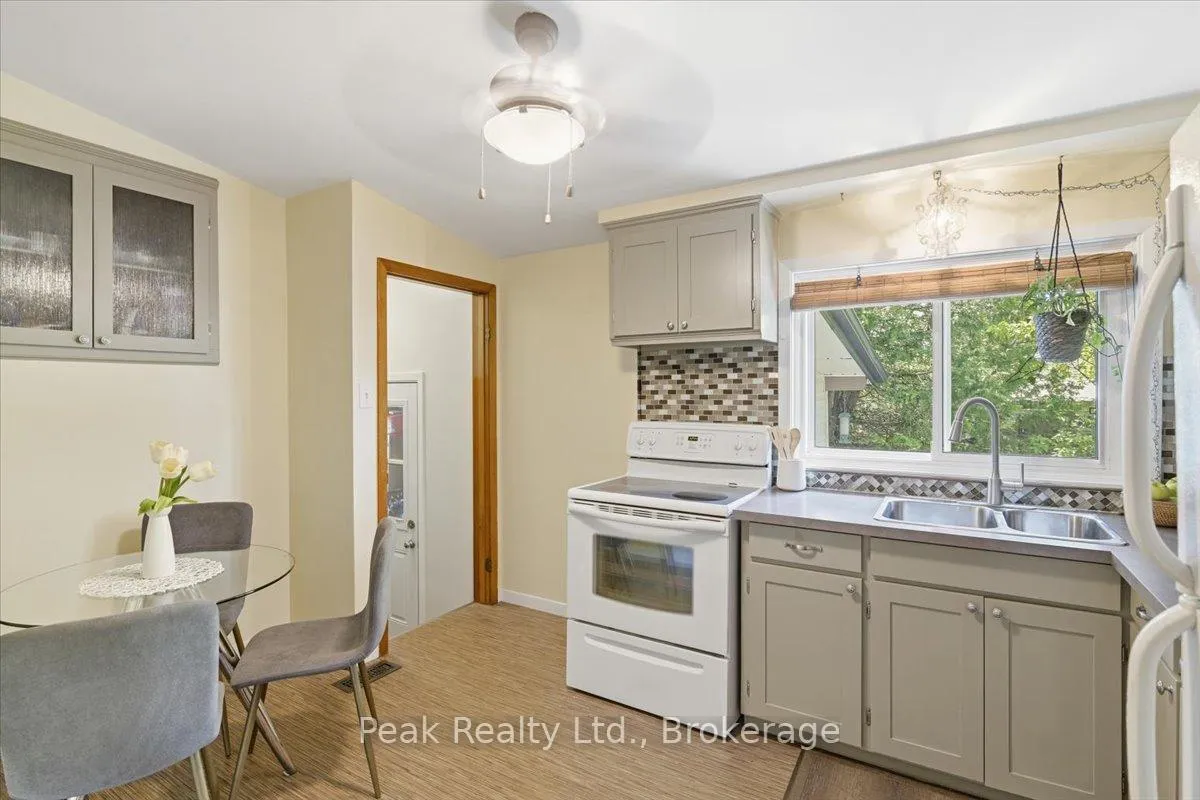 Photo 15 of 1344 Royal Drive, Peterborough, Northcrest Ward 5 — HOMEH