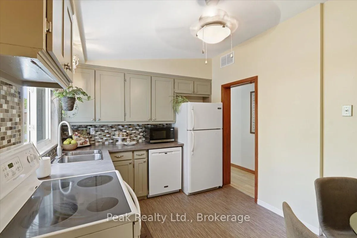Photo 16 of 1344 Royal Drive, Peterborough, Northcrest Ward 5 — HOMEH