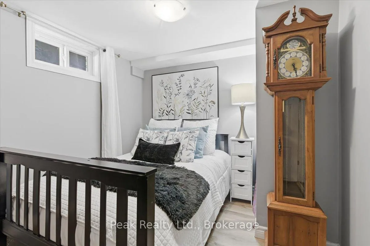 Photo 26 of 1344 Royal Drive, Peterborough, Northcrest Ward 5 — HOMEH