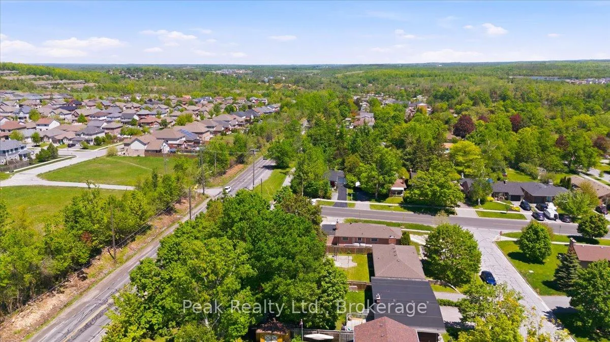 Photo 46 of 1344 Royal Drive, Peterborough, Northcrest Ward 5 — HOMEH
