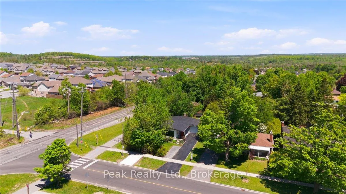 Photo 48 of 1344 Royal Drive, Peterborough, Northcrest Ward 5 — HOMEH