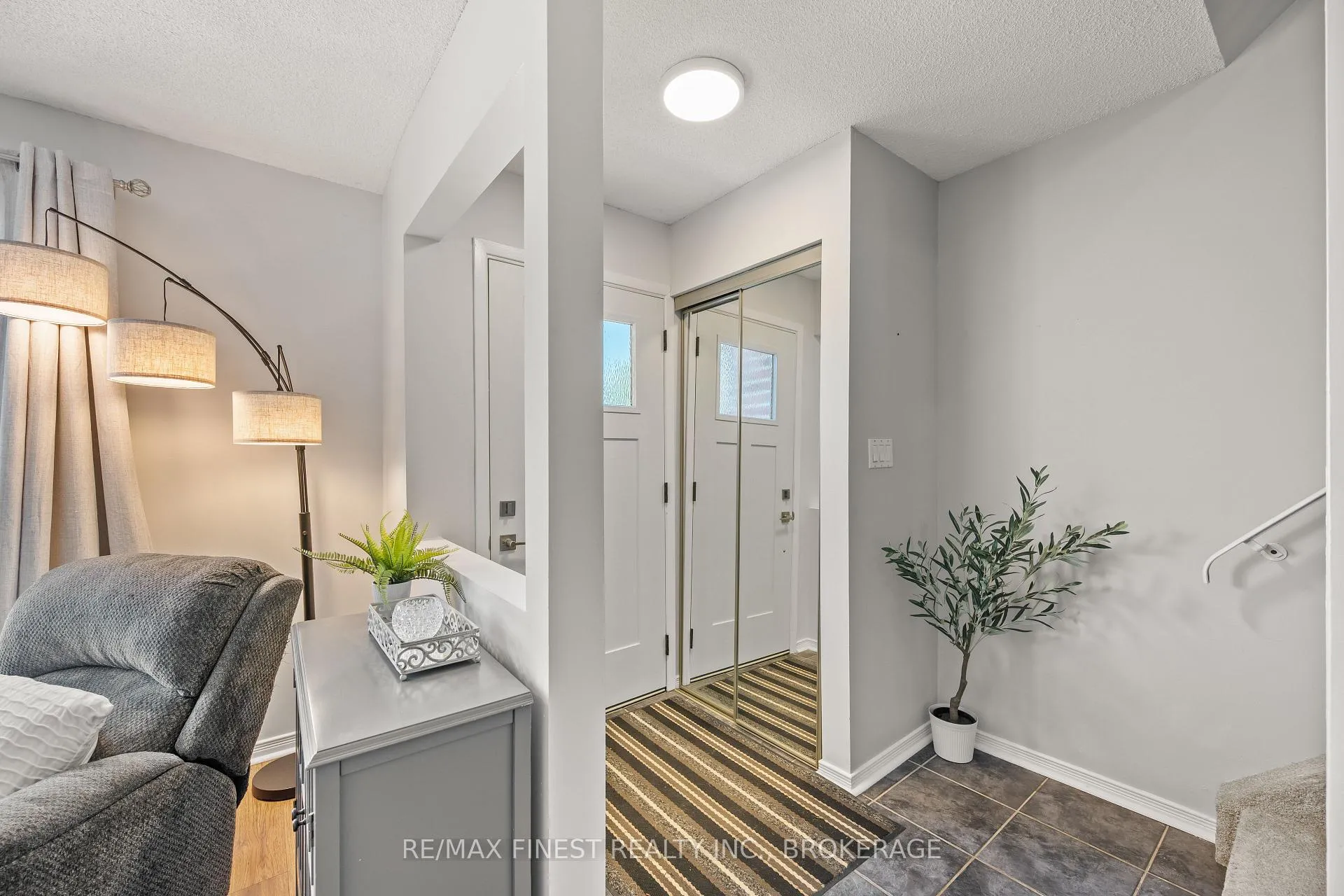 Photo 5 of 1066 Pinewood Place, Kingston, City Northwest — HOMEH