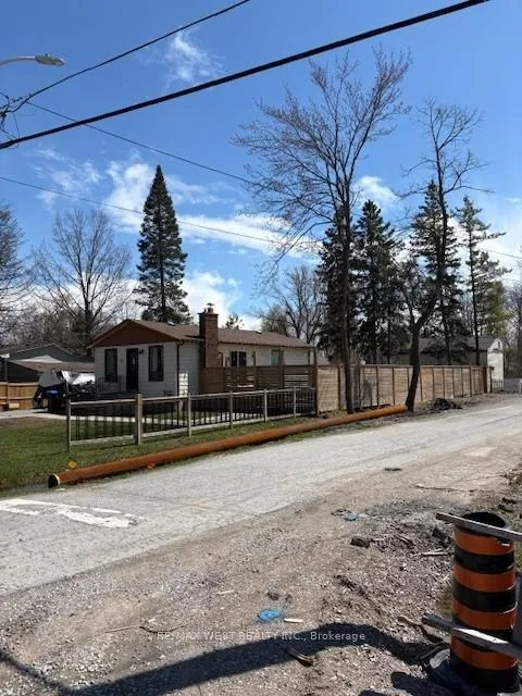 Photo 4 of 661 9TH Line, Innisfil, Alcona — HOMEH