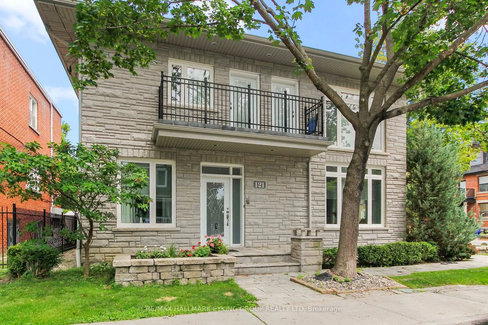 Photo 2 of 121 Macdonald Street, Ottawa, Ottawa Centre/Golden Triangle — HOMEH
