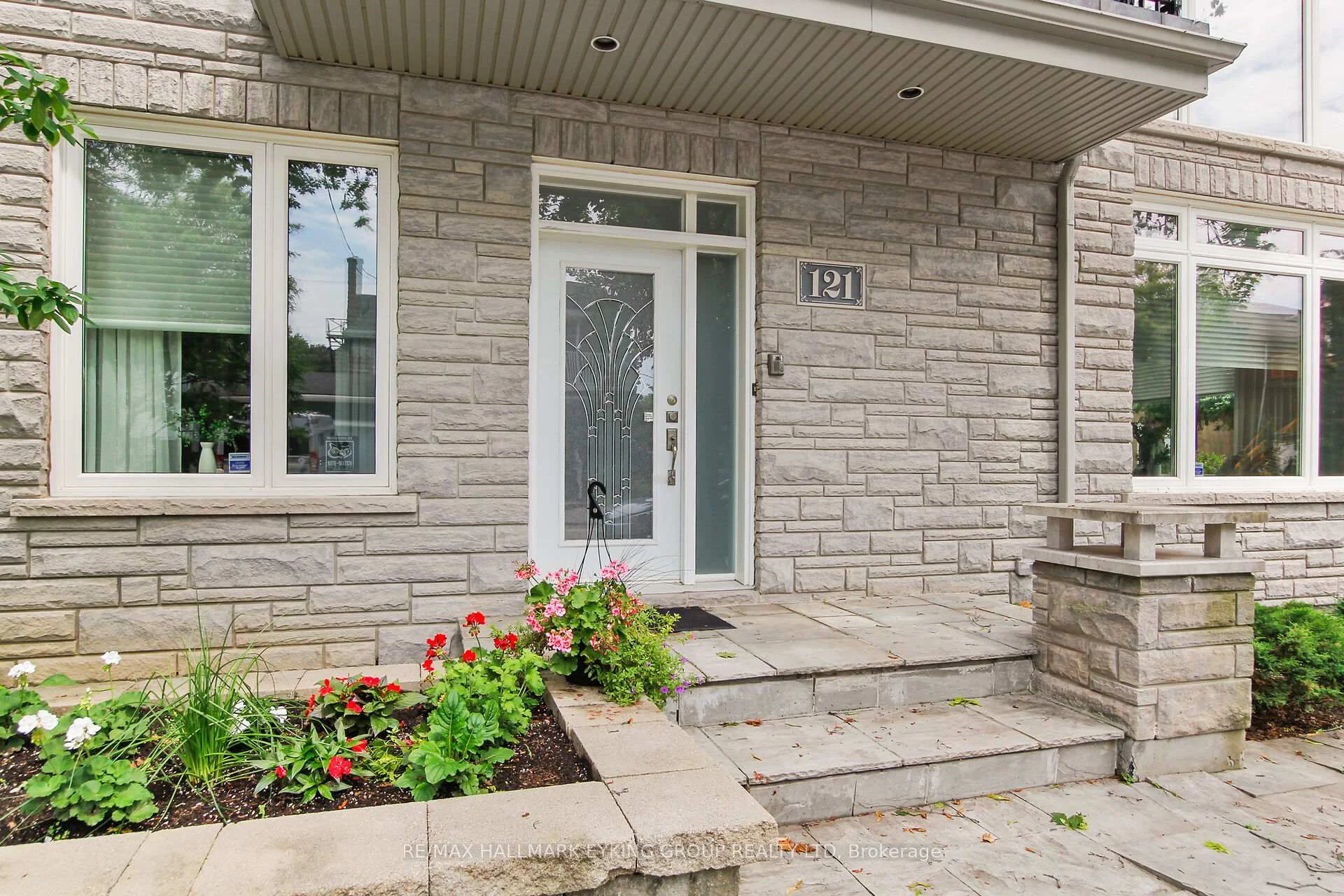 Photo 4 of 121 Macdonald Street, Ottawa, Ottawa Centre/Golden Triangle — HOMEH