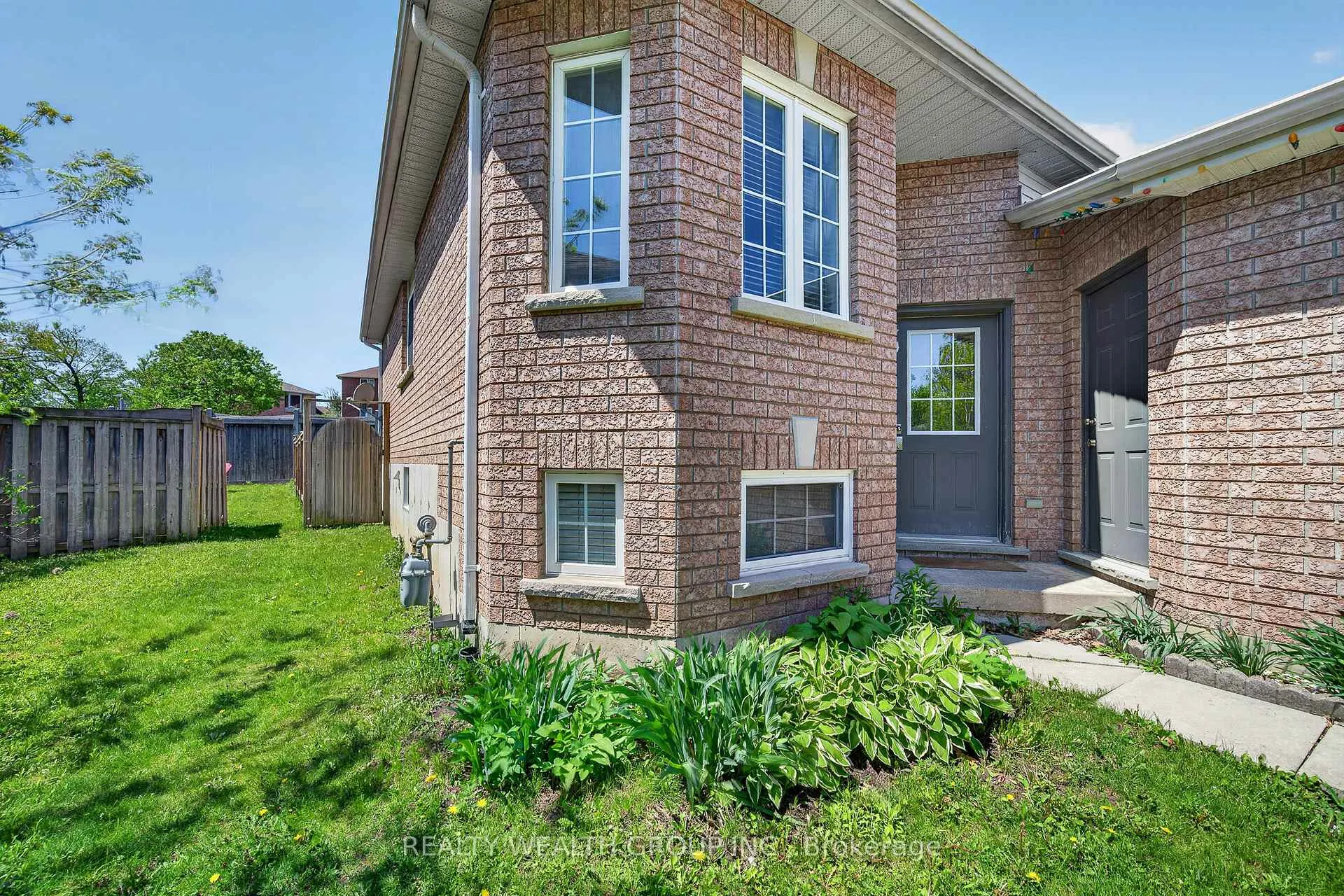 Photo 3 of 61 Stollar Boulevard, Barrie, Little Lake — HOMEH