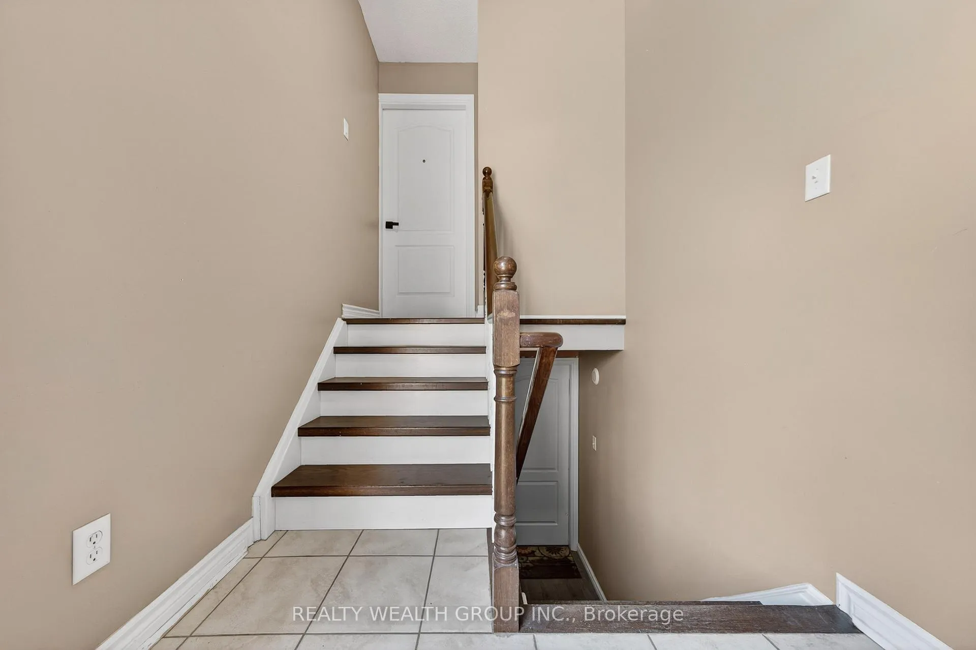Photo 4 of 61 Stollar Boulevard, Barrie, Little Lake — HOMEH
