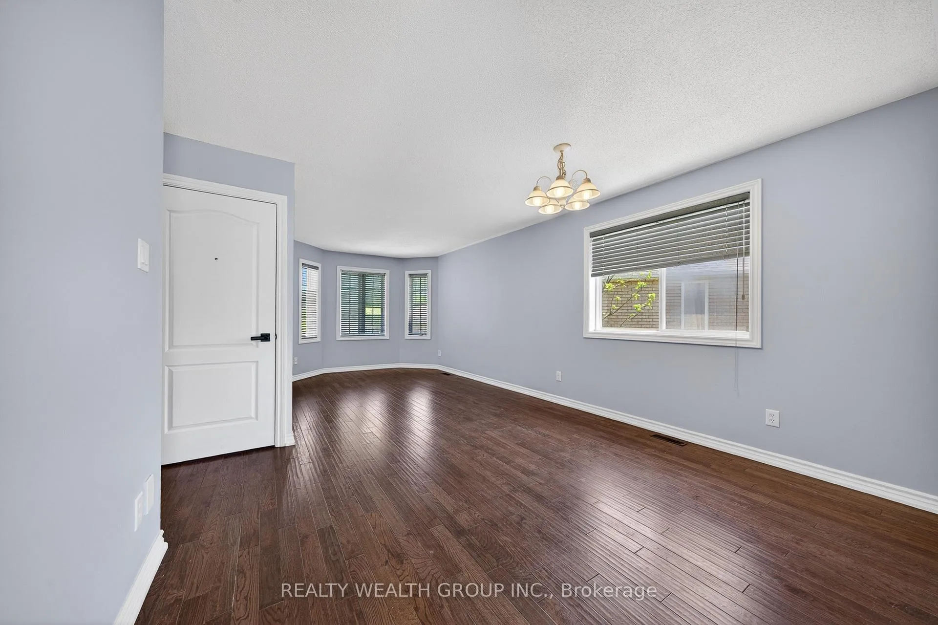 Photo 7 of 61 Stollar Boulevard, Barrie, Little Lake — HOMEH