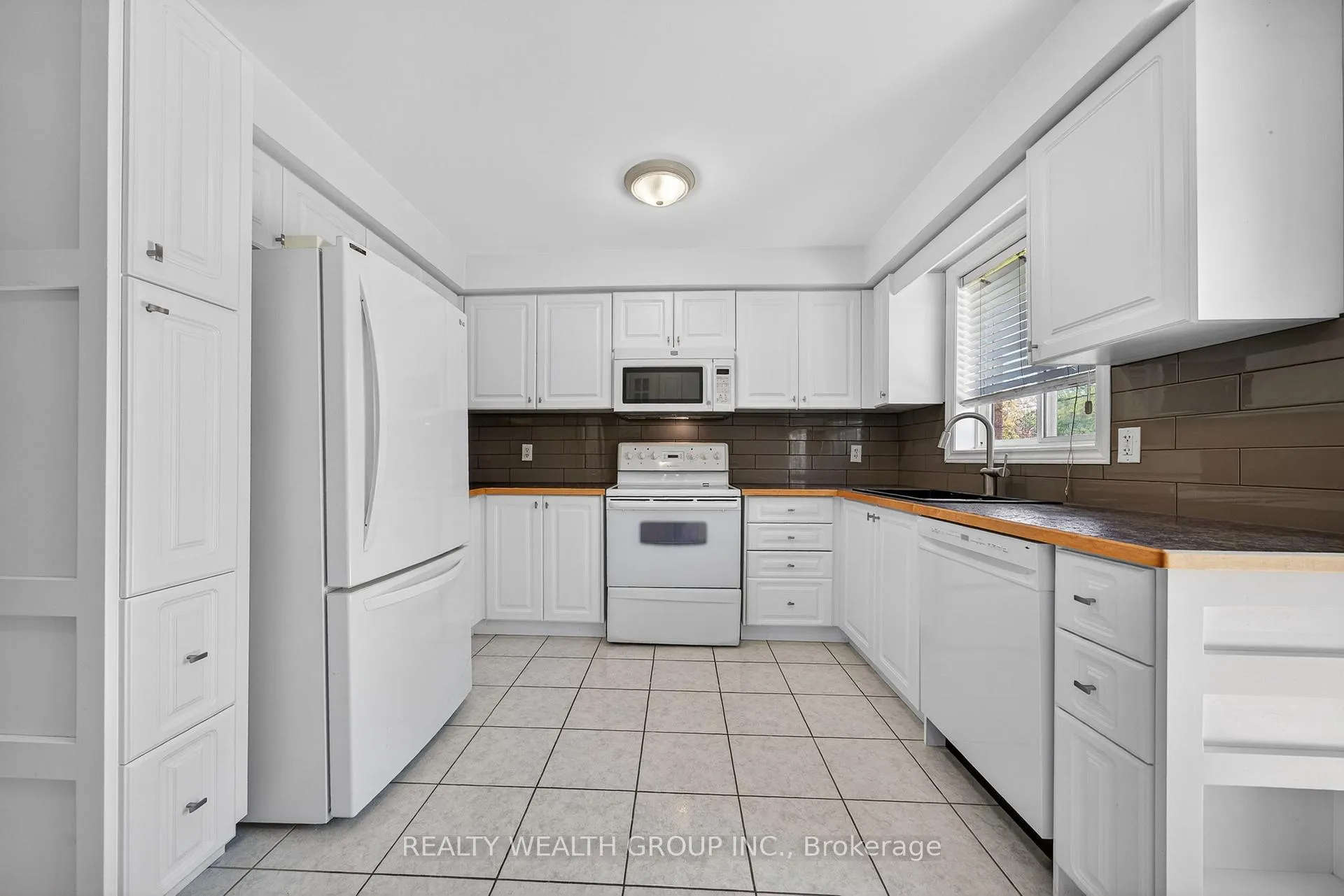 Photo 8 of 61 Stollar Boulevard, Barrie, Little Lake — HOMEH