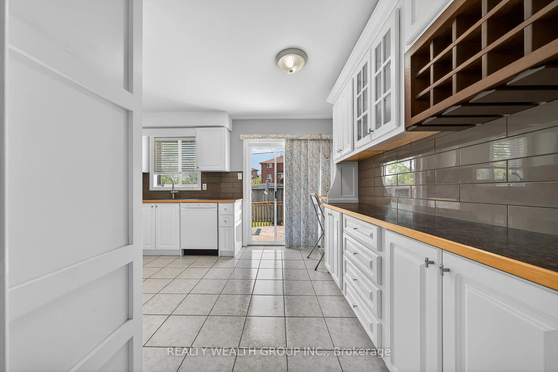 Photo 9 of 61 Stollar Boulevard, Barrie, Little Lake — HOMEH