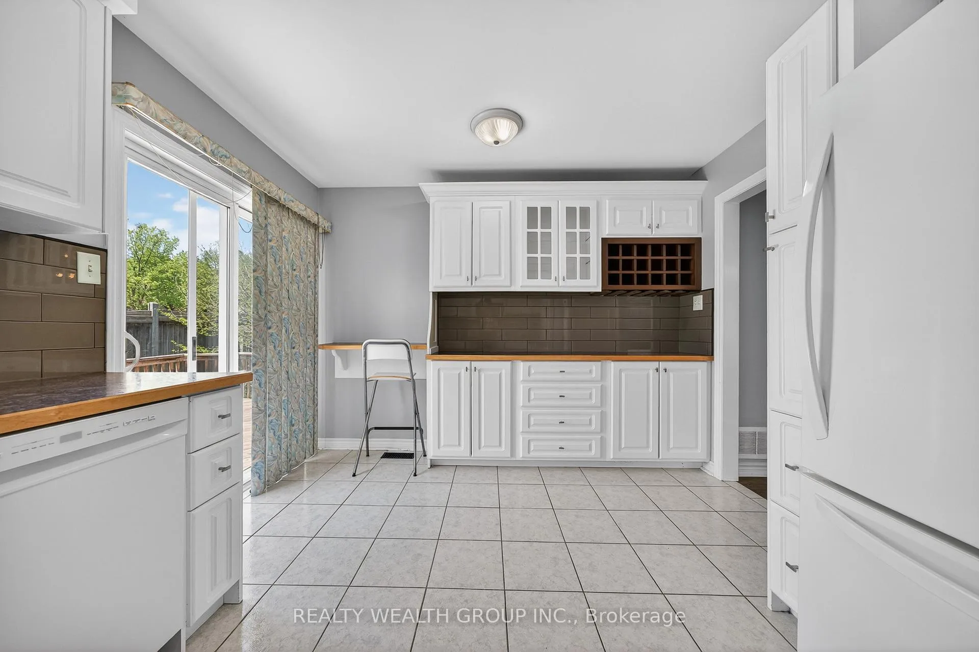 Photo 11 of 61 Stollar Boulevard, Barrie, Little Lake — HOMEH