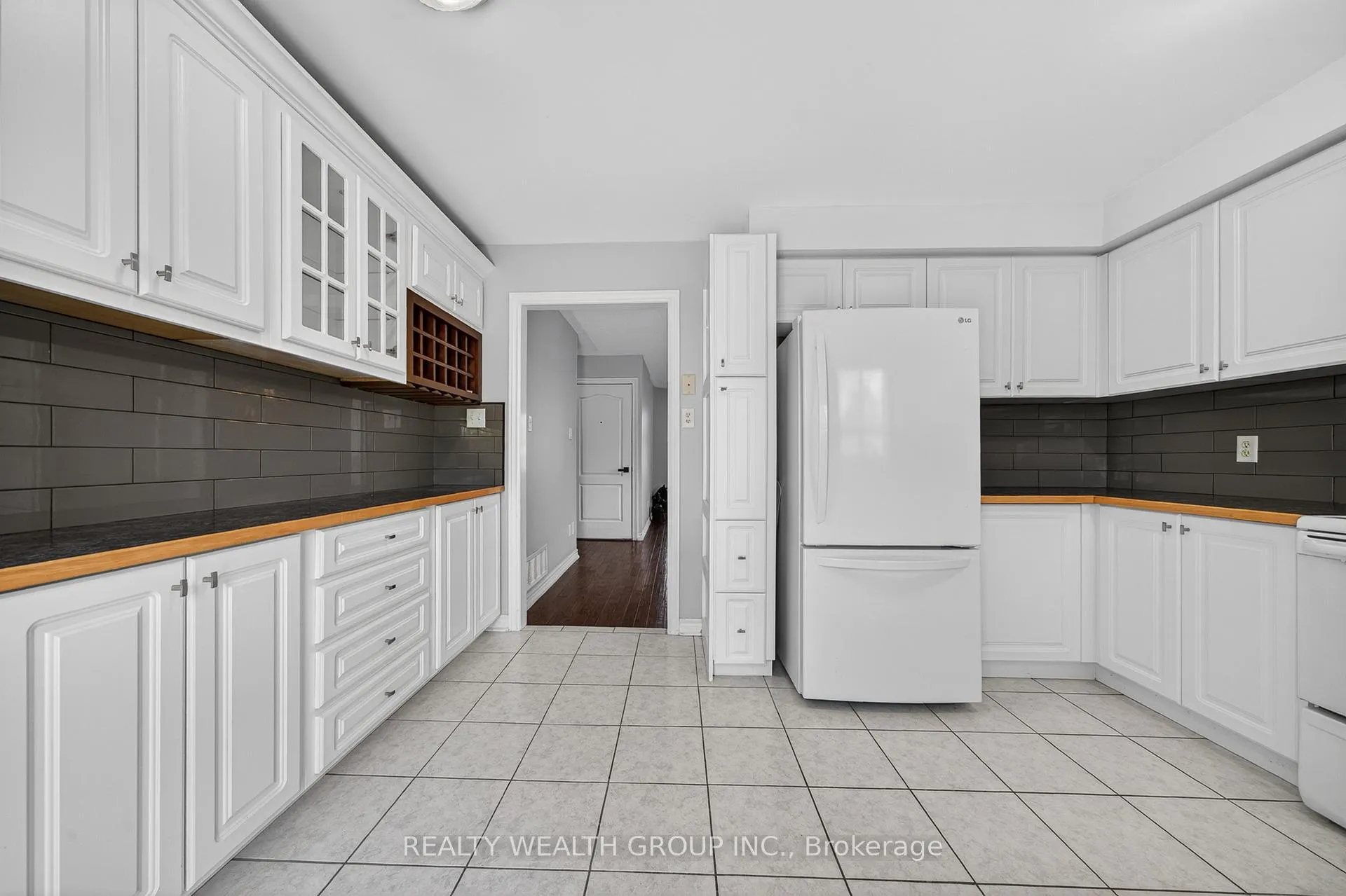 Photo 12 of 61 Stollar Boulevard, Barrie, Little Lake — HOMEH