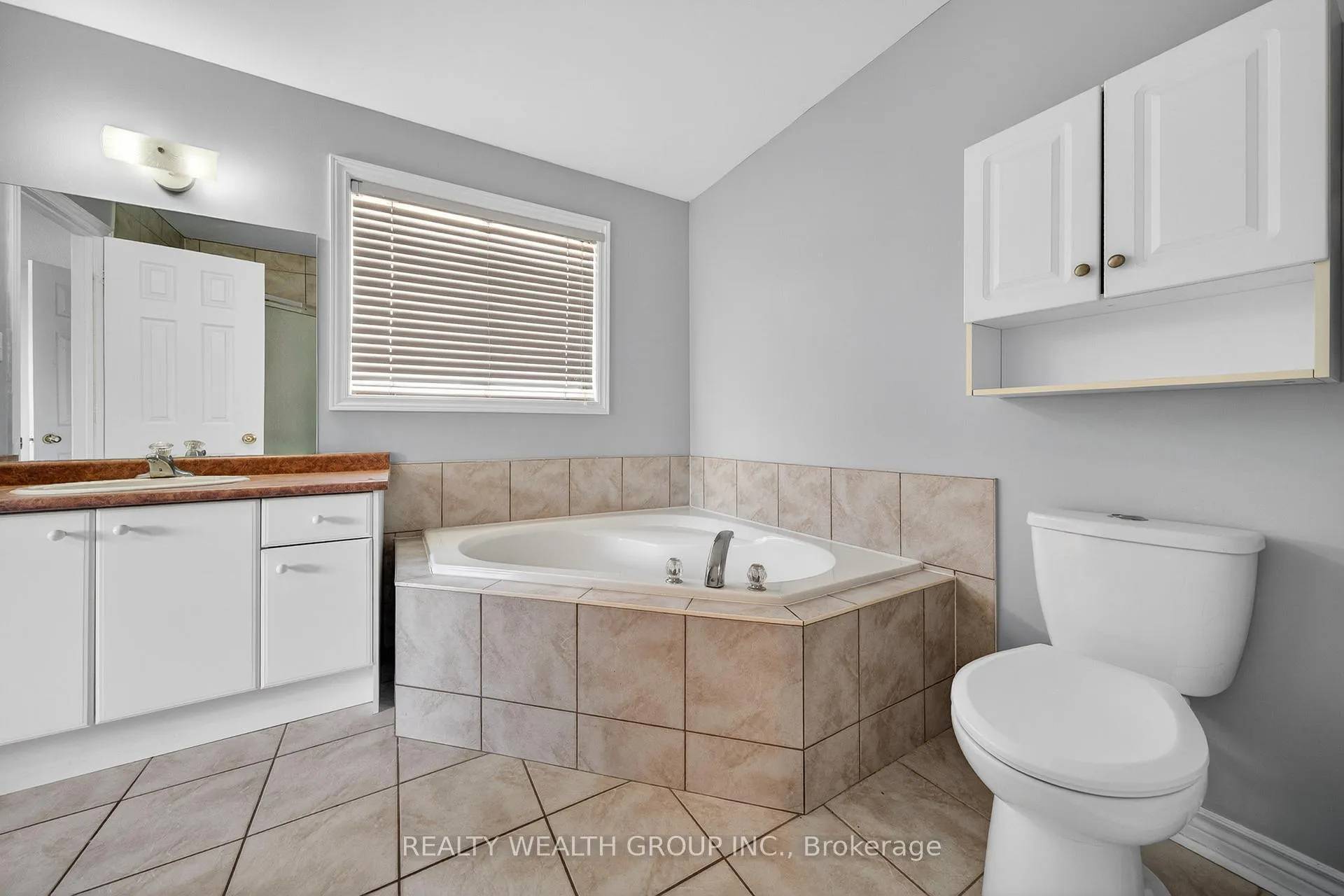 Photo 15 of 61 Stollar Boulevard, Barrie, Little Lake — HOMEH