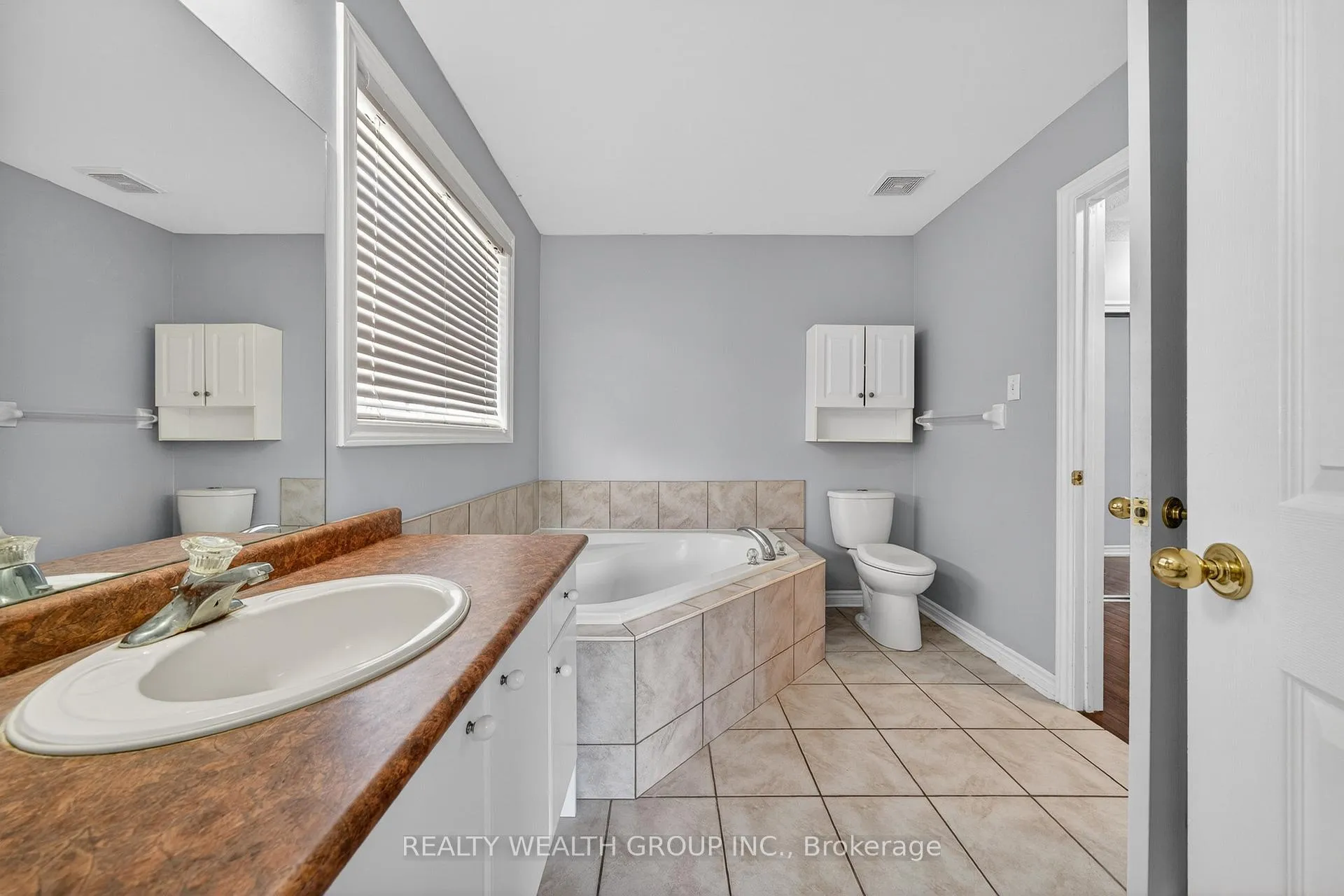 Photo 16 of 61 Stollar Boulevard, Barrie, Little Lake — HOMEH