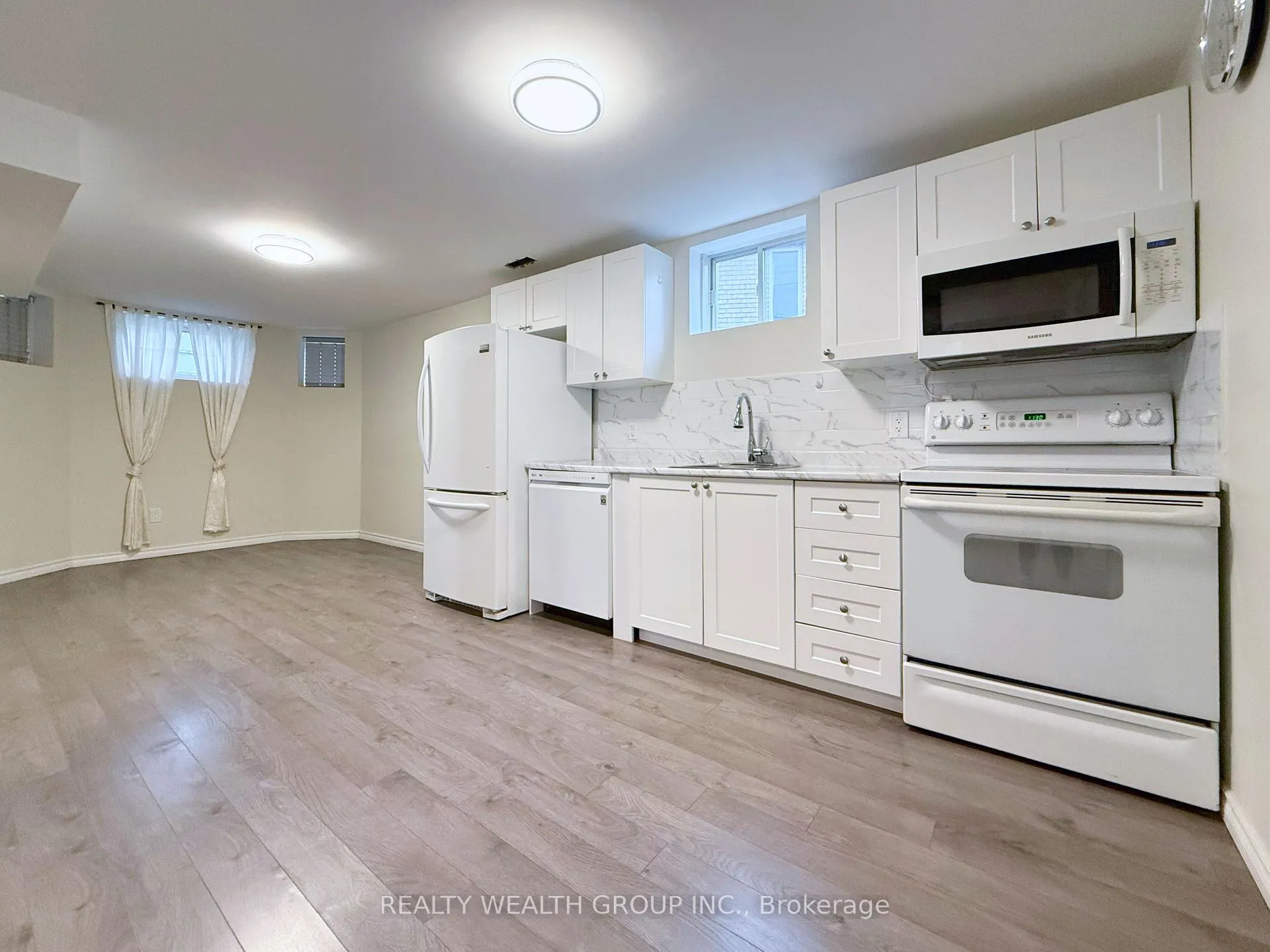Photo 30 of 61 Stollar Boulevard, Barrie, Little Lake — HOMEH