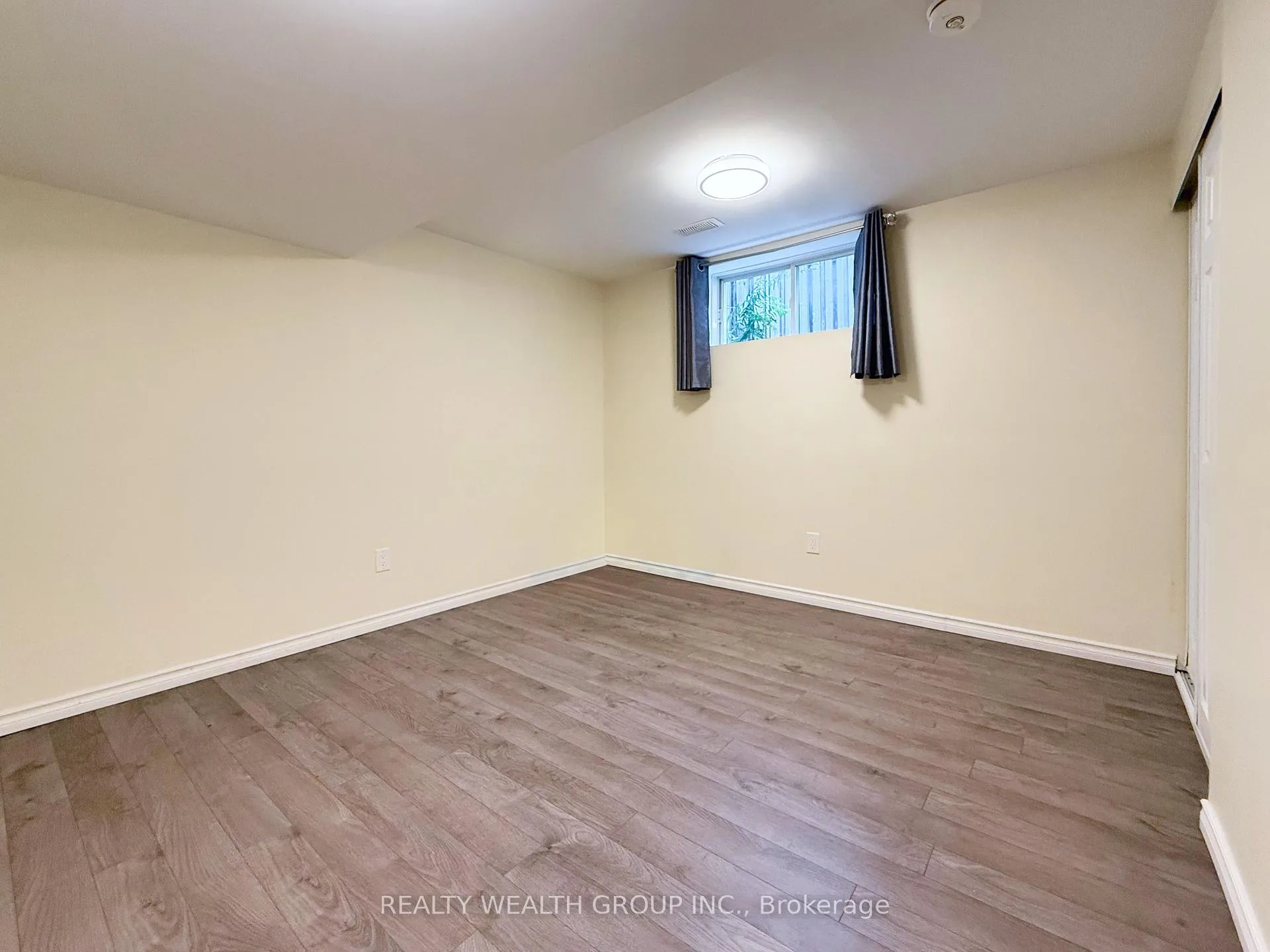 Photo 37 of 61 Stollar Boulevard, Barrie, Little Lake — HOMEH