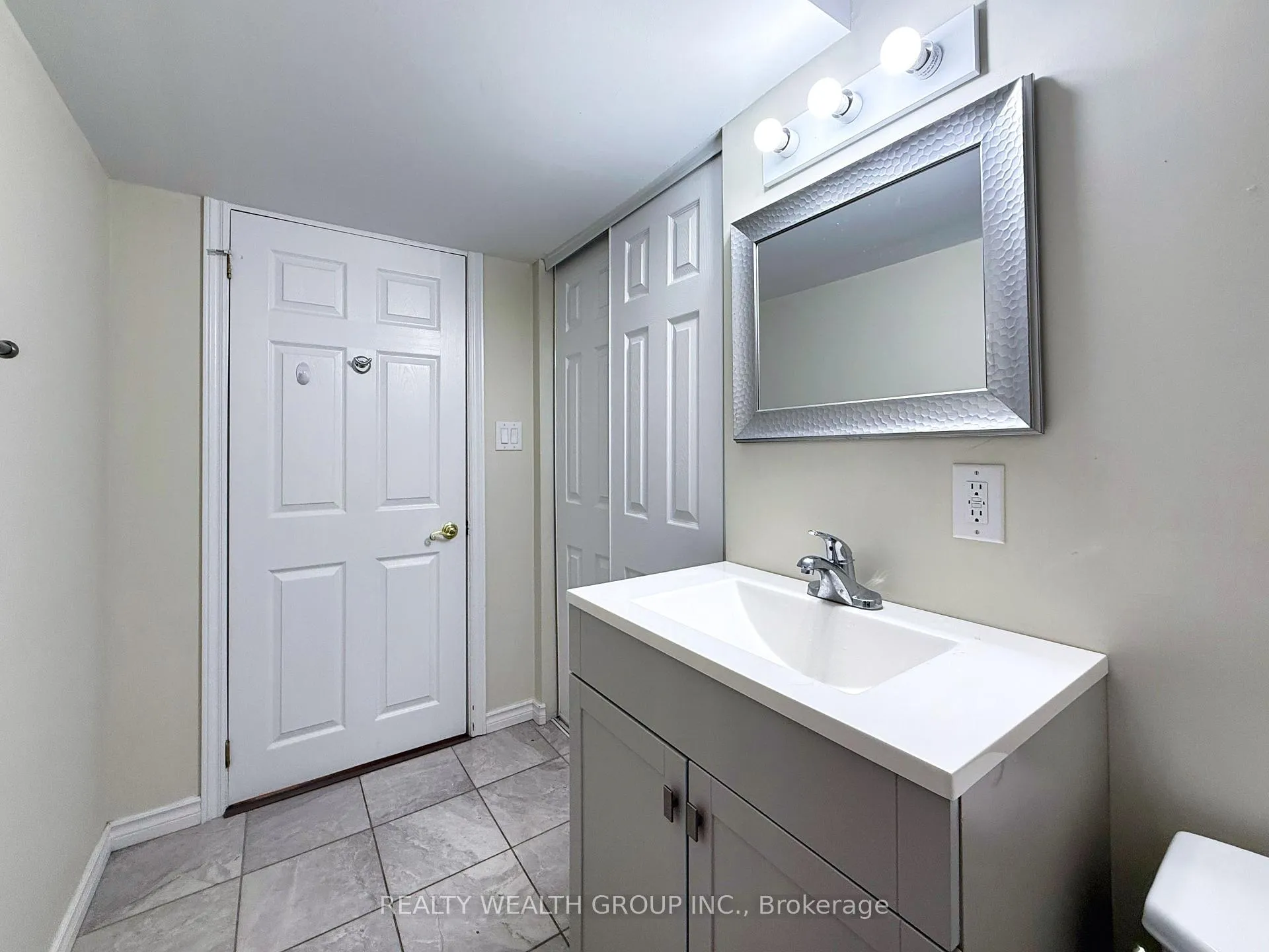 Photo 39 of 61 Stollar Boulevard, Barrie, Little Lake — HOMEH