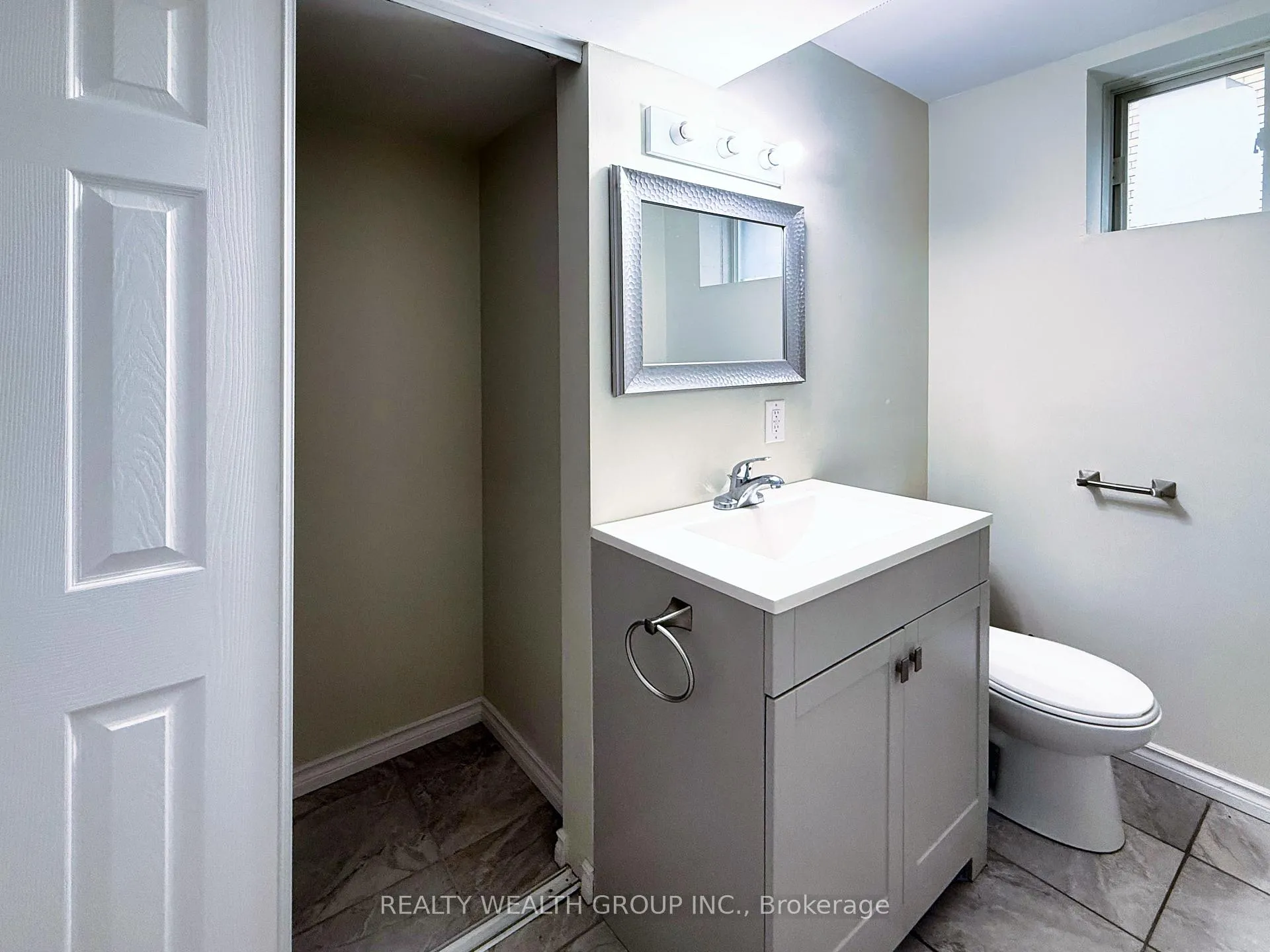 Photo 40 of 61 Stollar Boulevard, Barrie, Little Lake — HOMEH