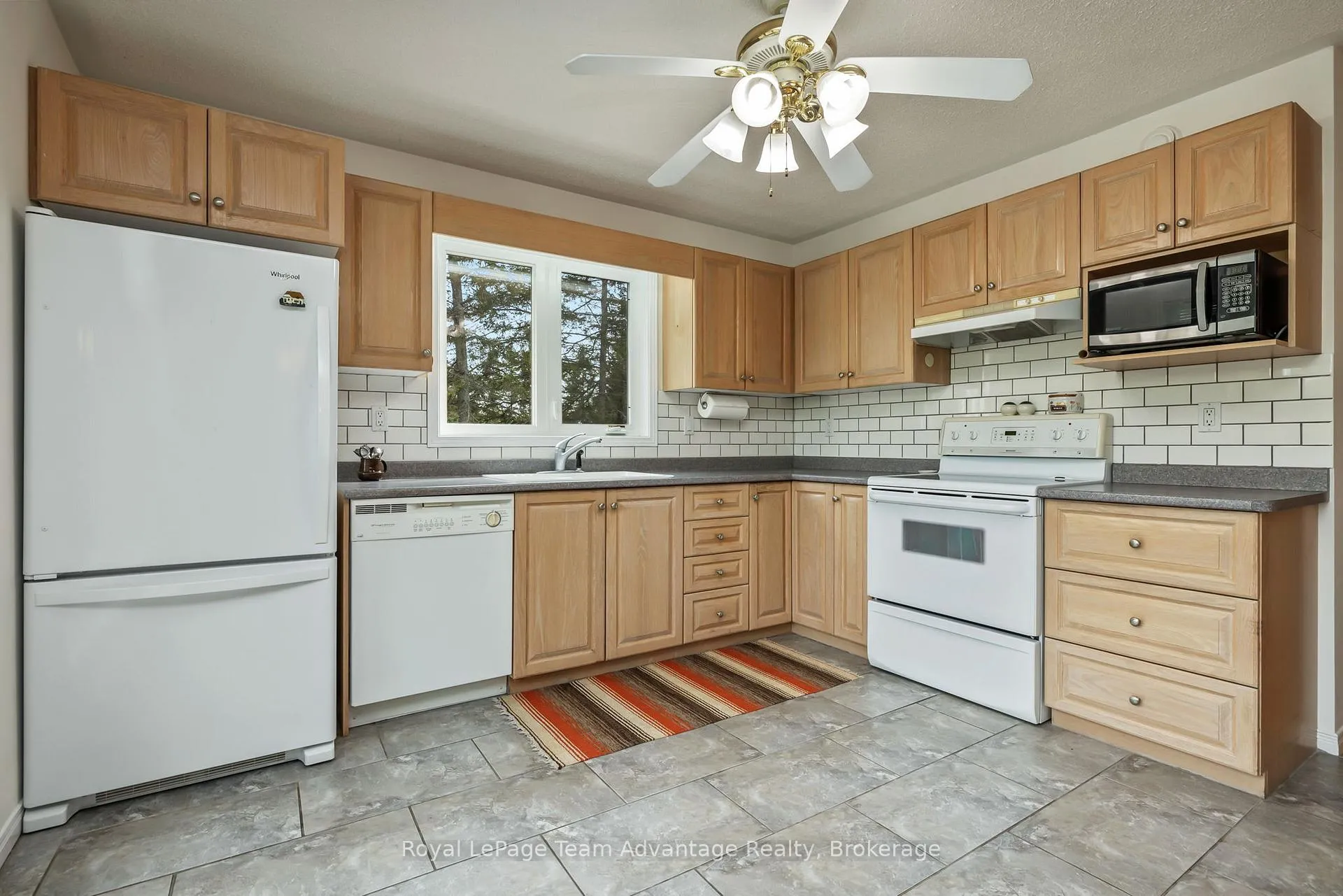 Photo 9 of 22 Silver Birch Circle, McKellar — HOMEH