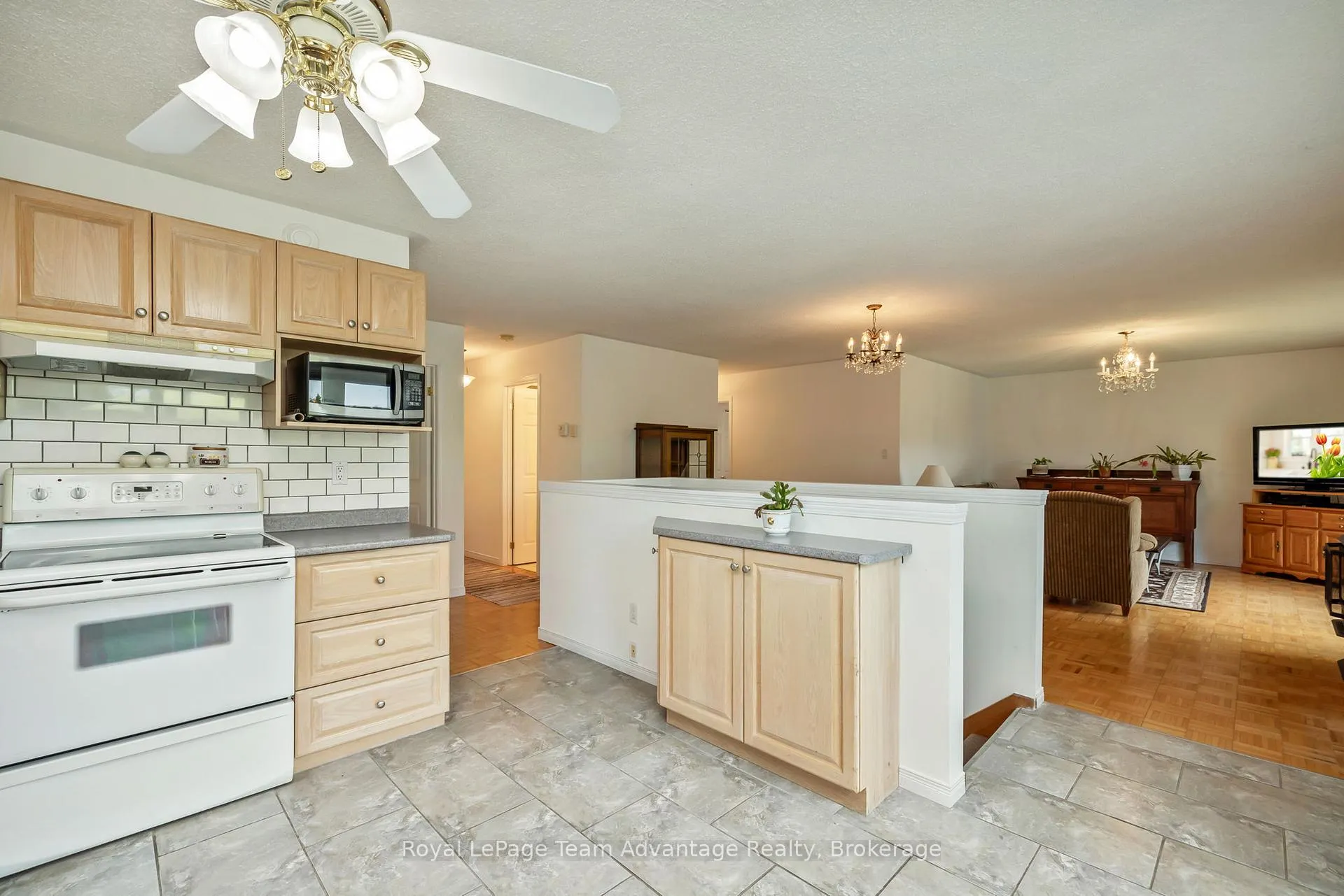 Photo 10 of 22 Silver Birch Circle, McKellar — HOMEH