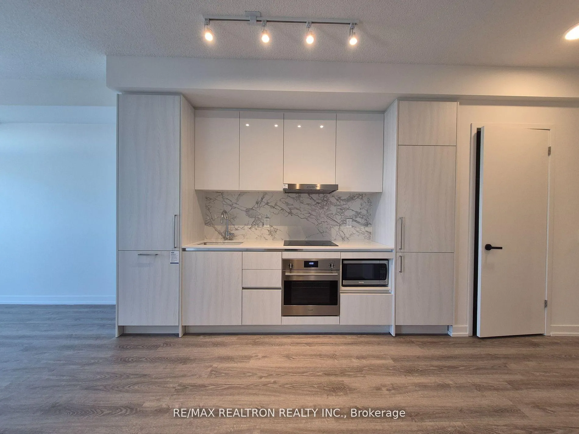 Photo 3 of Unit 4607, 195 Commerce Street, Vaughan, Vaughan Corporate Centre — HOMEH