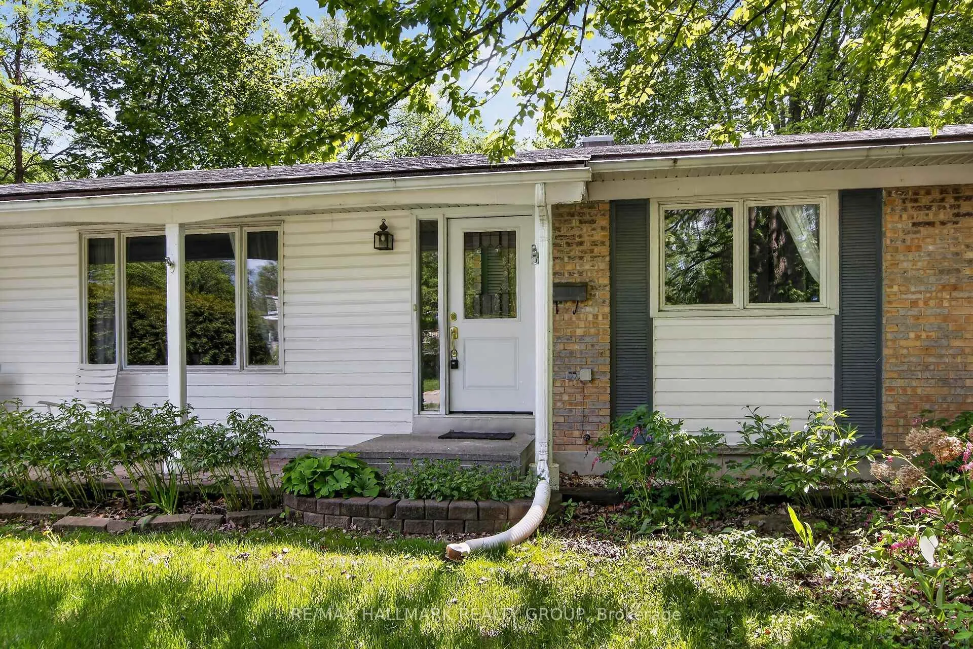 Photo 2 of 41 Parkmount Crescent, Ottawa, Sheahan Estates/Trend Village — HOMEH