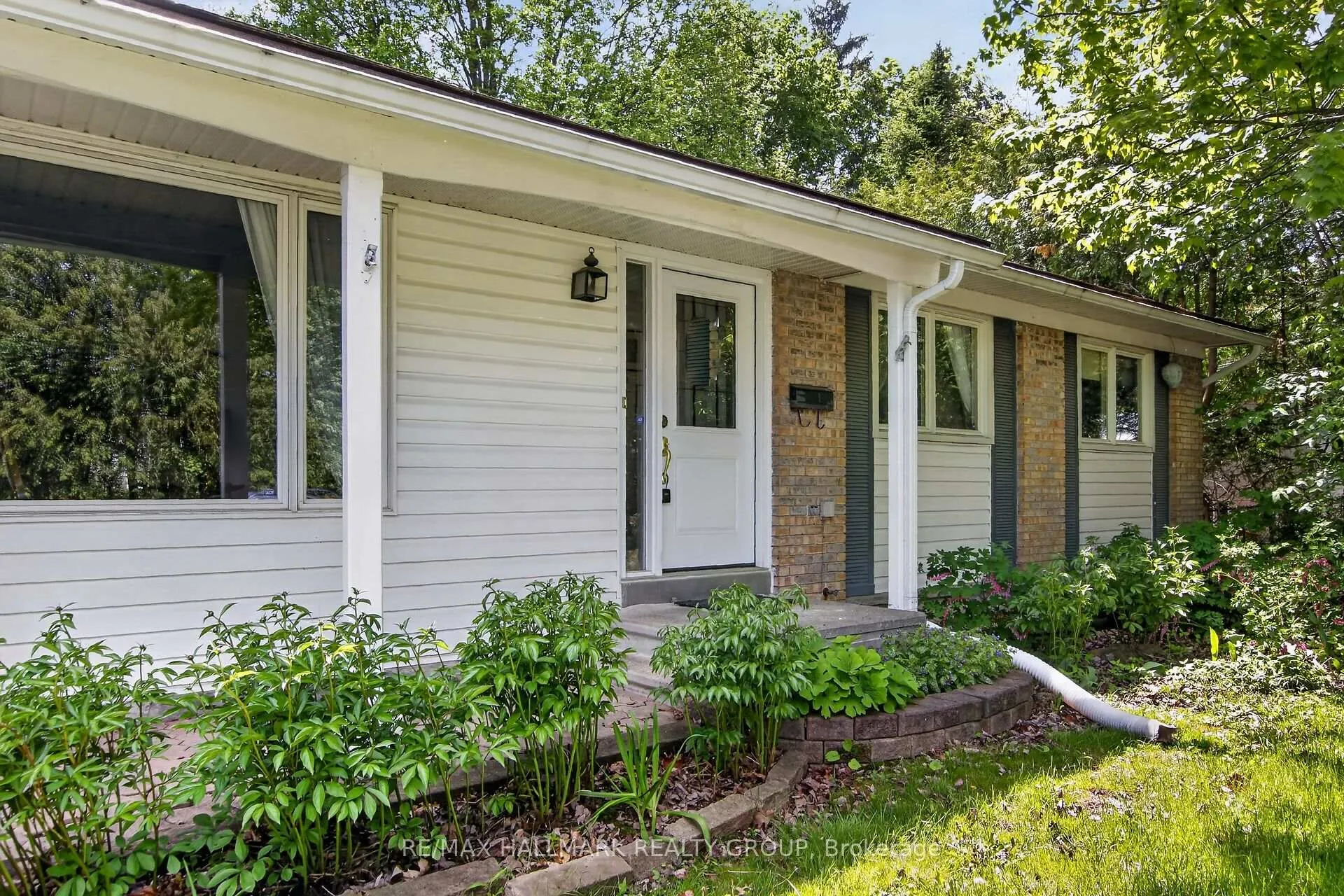 Photo 4 of 41 Parkmount Crescent, Ottawa, Sheahan Estates/Trend Village — HOMEH