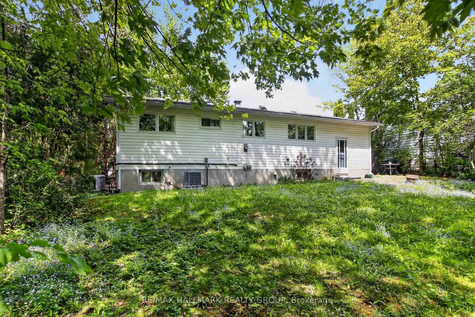 Photo 10 of 41 Parkmount Crescent, Ottawa, Sheahan Estates/Trend Village — HOMEH