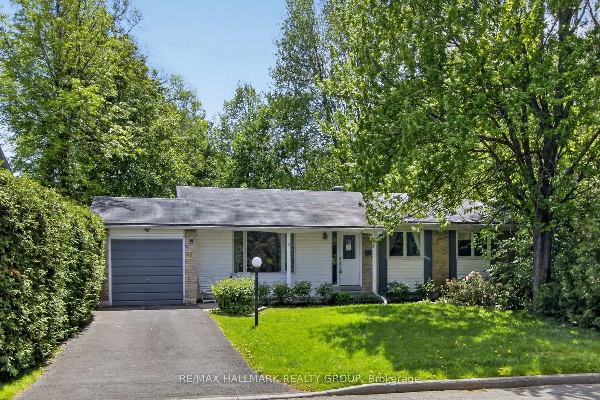 Photo 14 of 41 Parkmount Crescent, Ottawa, Sheahan Estates/Trend Village — HOMEH