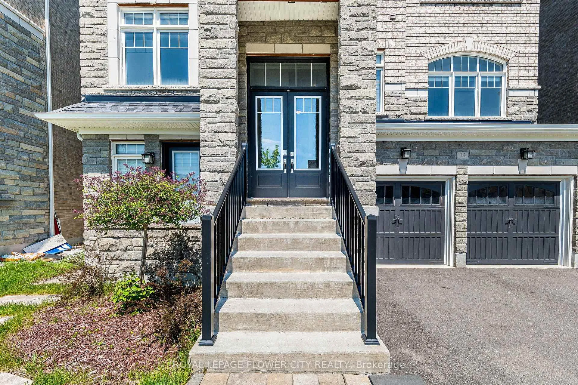 Photo 2 of 14 Richard Oxtoby Road, Caledon, Caledon East — HOMEH