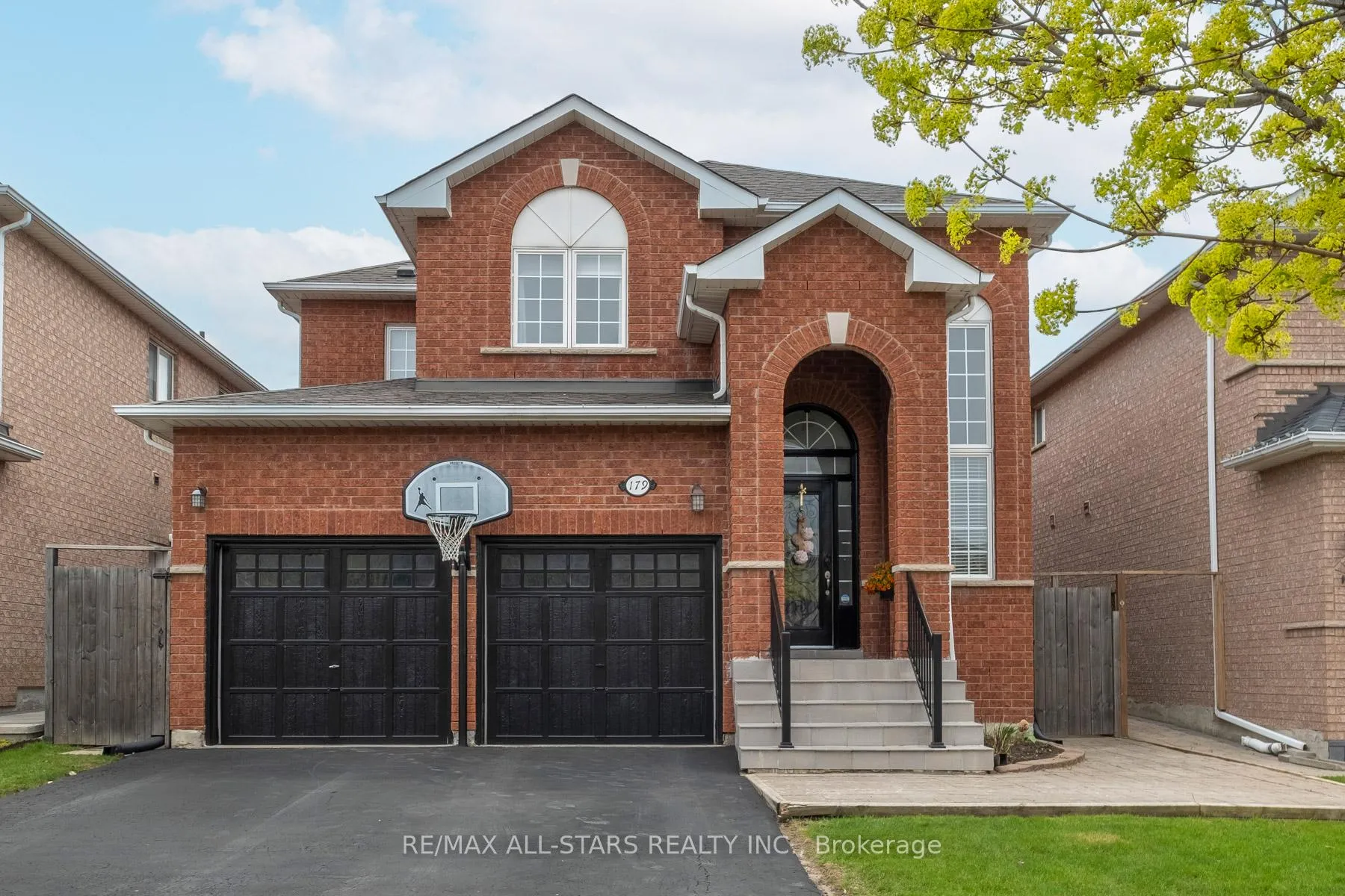 Photo 1 of 179 Drummond Drive, Vaughan, Maple — HOMEH
