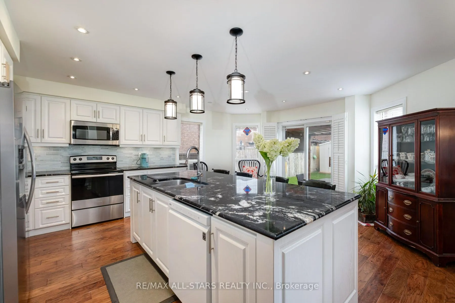 Photo 8 of 179 Drummond Drive, Vaughan, Maple — HOMEH