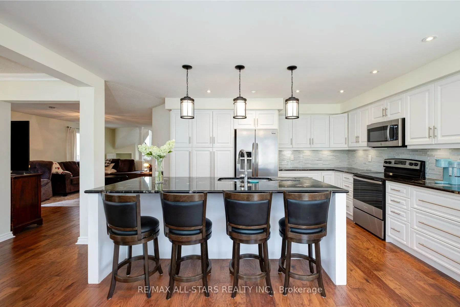 Photo 9 of 179 Drummond Drive, Vaughan, Maple — HOMEH